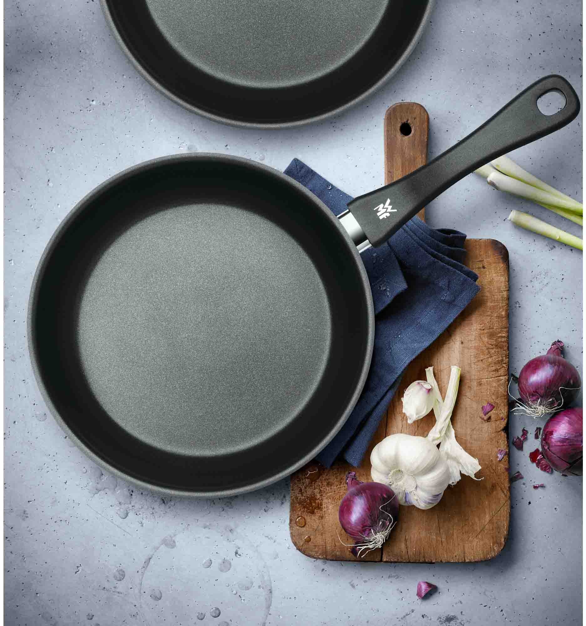 WMF Bratpfanne »Devil Edelstahlpfanne Induktion«, Cromargan® Edelstahl Rostfrei 18/10, PTFE beschichtet, für alle Herdarten geeignet, Kunststoffgriff