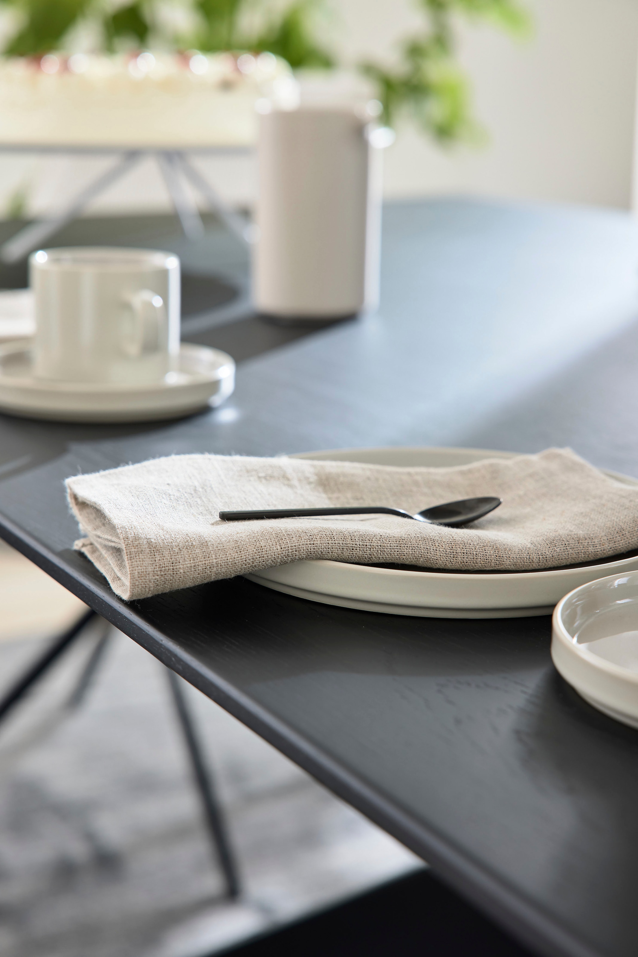 Musterring Esstisch mit fester Platte in Barock-Eiche massiv, 20mm, Eisengestell schwarz