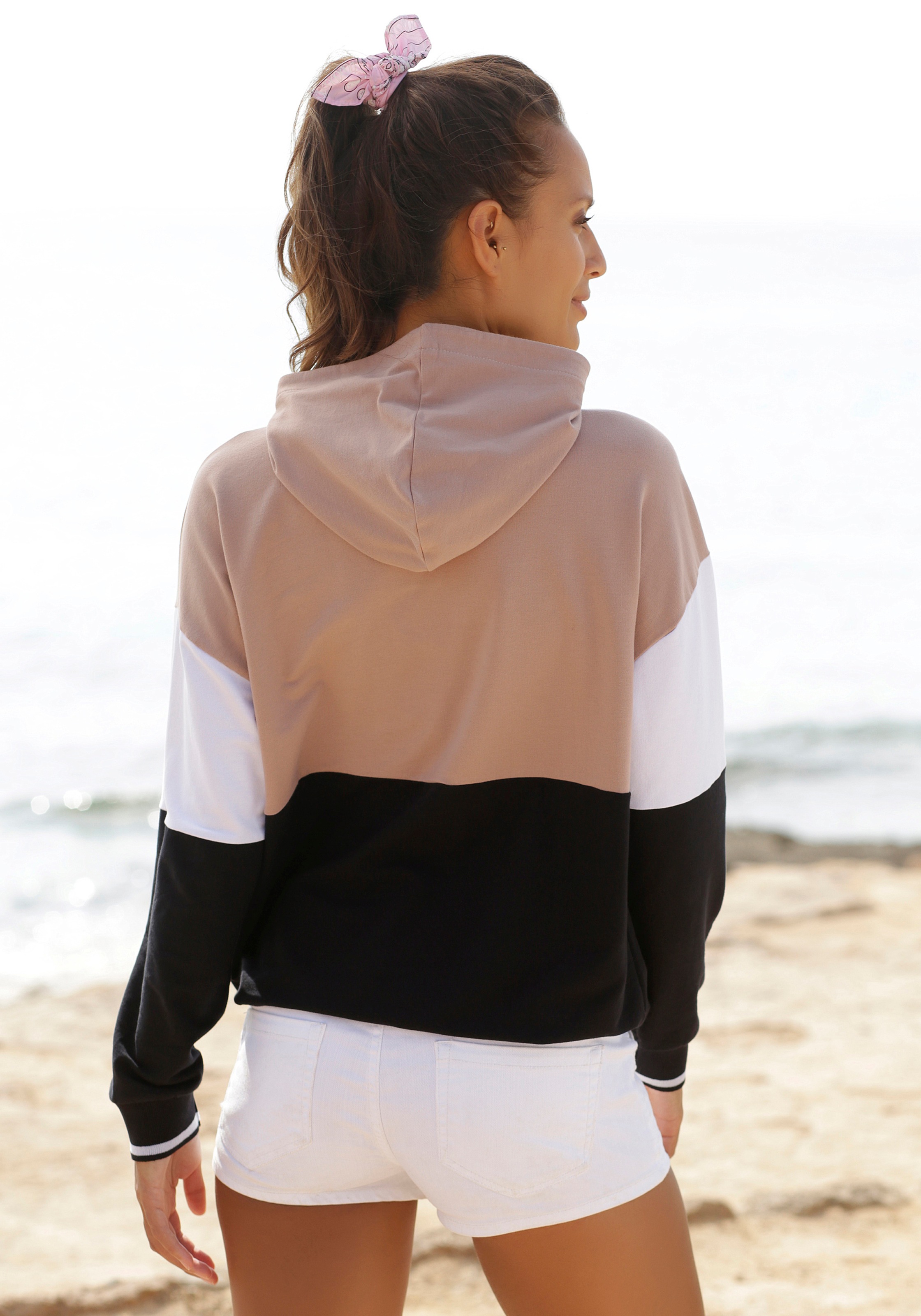 Bench. Kapuzensweatshirt, in Color-Block-Optik