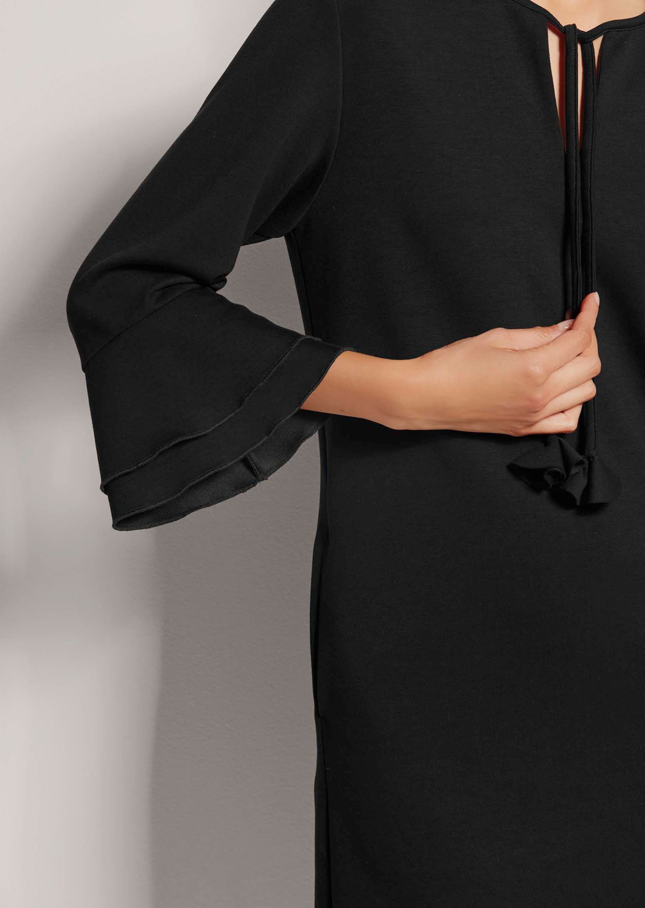 MADELEINE Etuikleid »Kleid Etui-Kleid mit Trompetenärmeln«