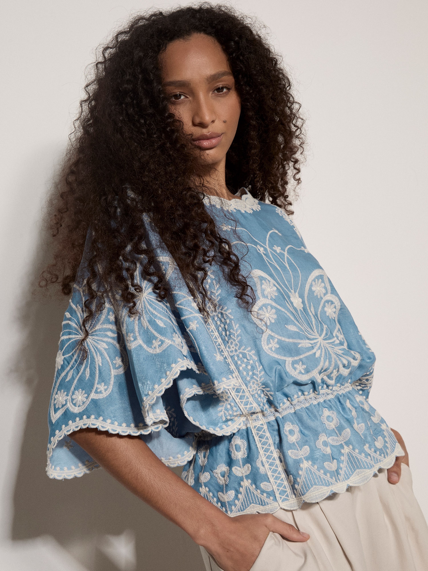 Apricot Klassische Bluse »Blusenbluse mit Blumenstickerei« Stickerei