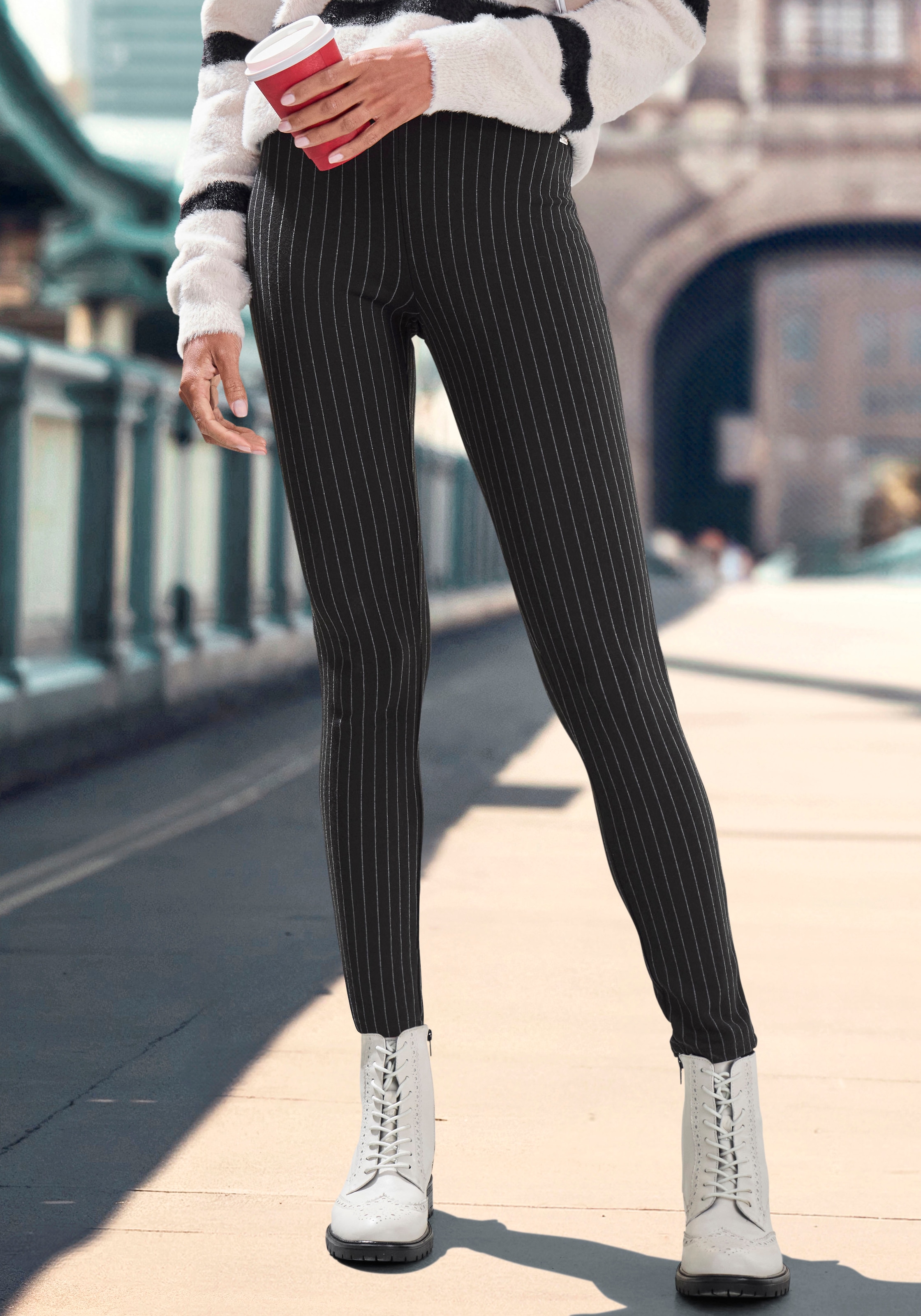 LASCANA Leggings, mit Nadelstreifen
