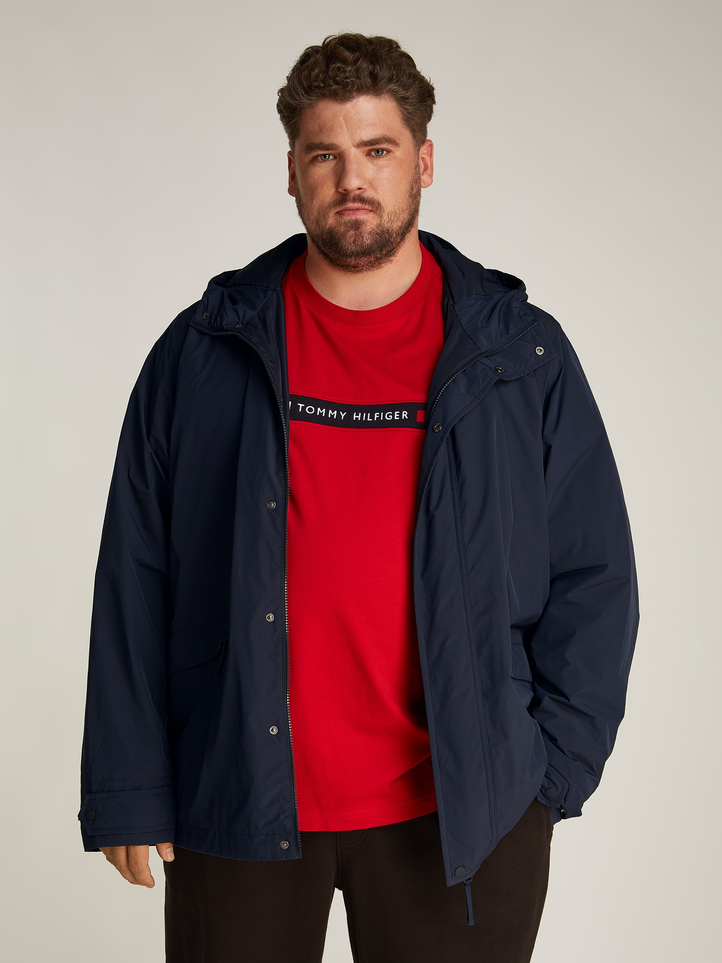 TOMMY HILFIGER Big & Tall Allwetterjacke »BT-LW PACKABLE HOODED JKT-B«, mit Kapuze, in Großen Größen, Logostickerei