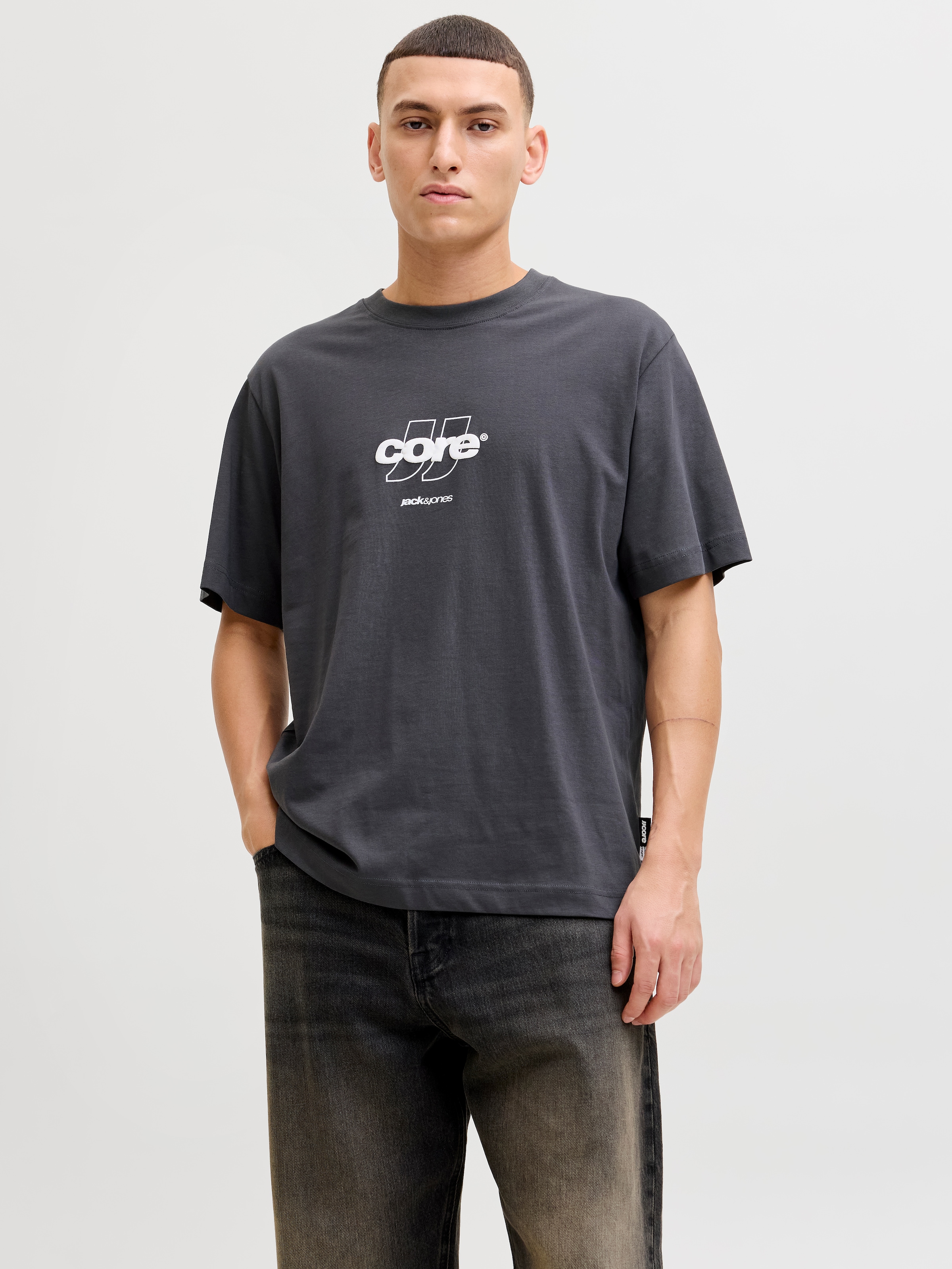 Jack & Jones T-Shirt »JCOCLUB FRONT PRINT TEE SS CREW SN« mit Print