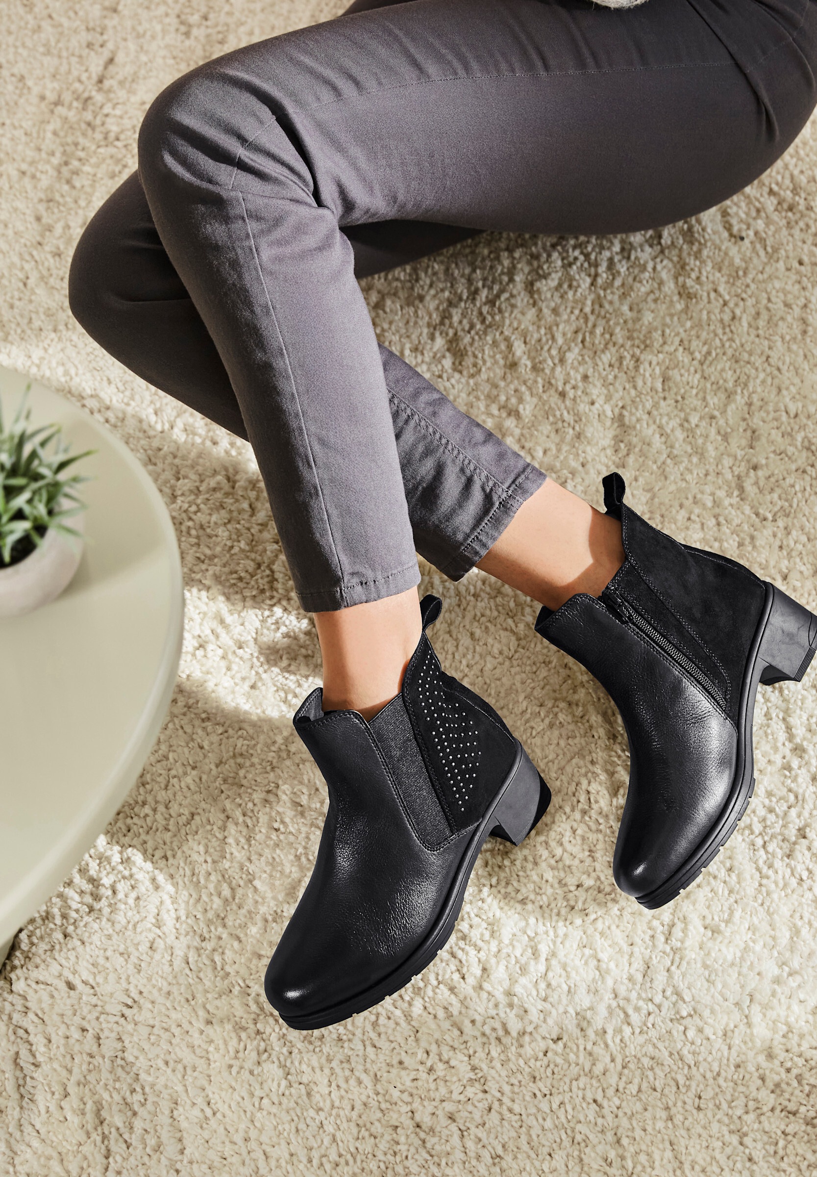 airsoft modern+ Stiefelette »Stiefelette Stiefelette mit Nieten-Verzierung«