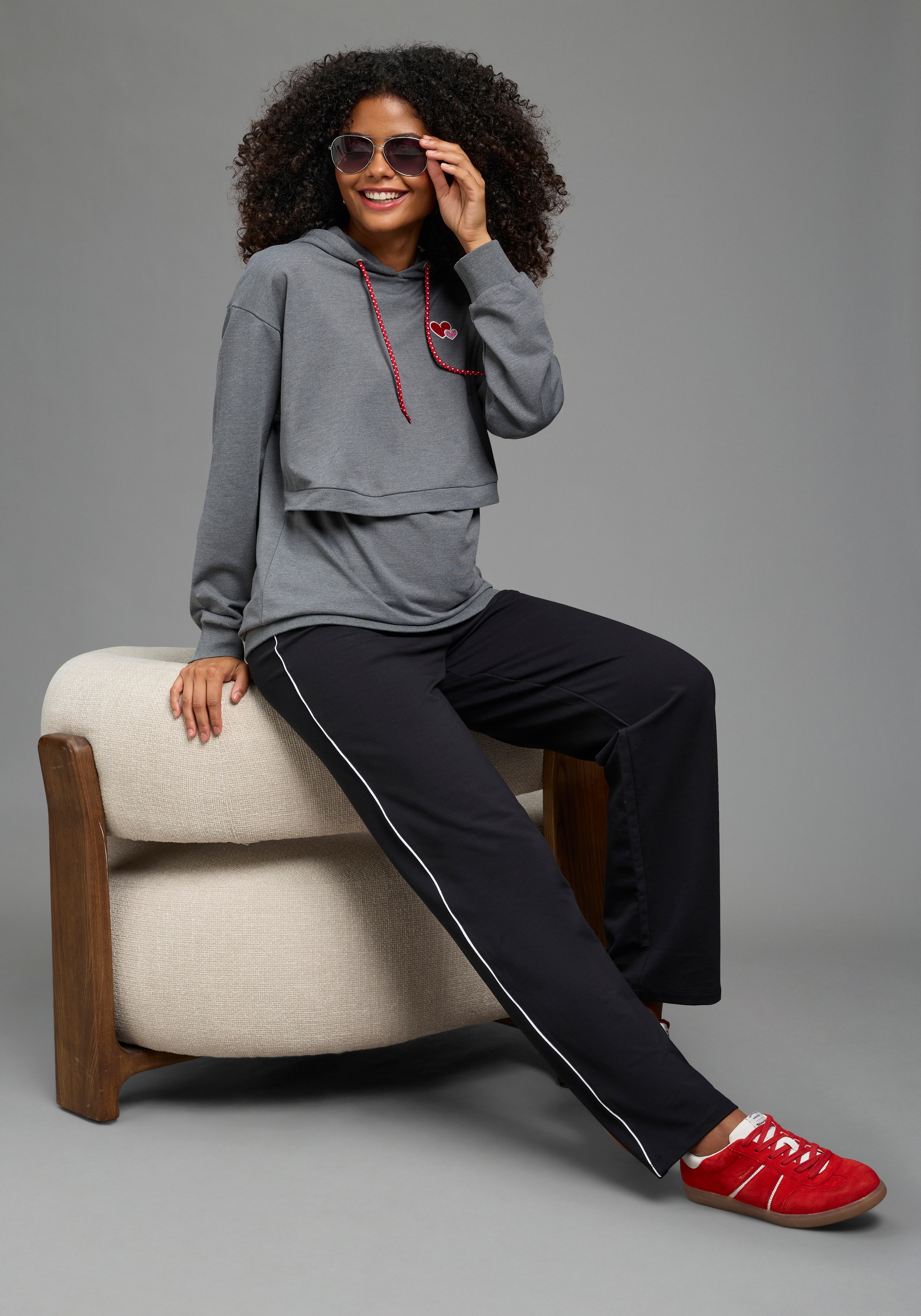 Neun Monate Umstandssweatshirt »Kapuzensweatshirt für Schwangerschaft und Stillzeit«, mit Kapuze, Langarm, aus Baumwolle und Polyester
