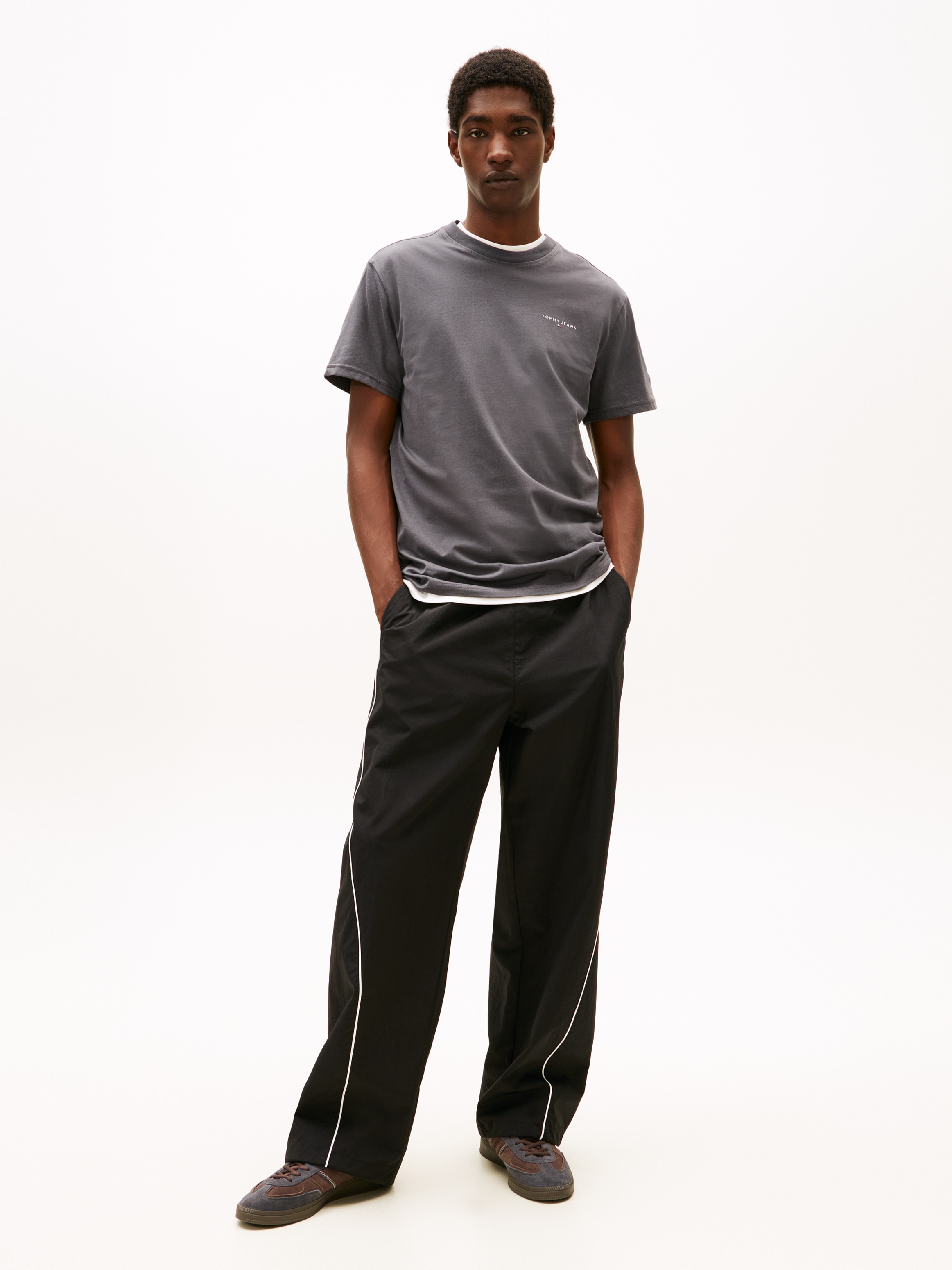 Tommy Jeans T-Shirt »TJM SLIM LINEAR CHEST TEE EXT« Mit Rundhalsausschnitt