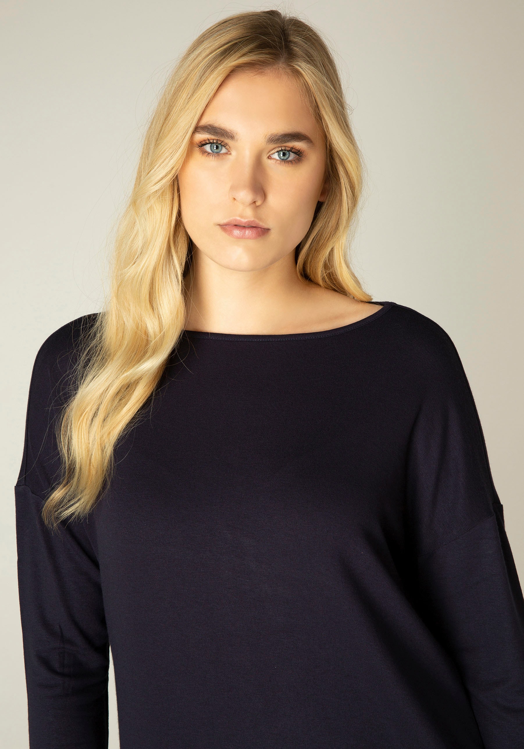Base Level Langarmshirt »Yessi«, In figurbetonter Form