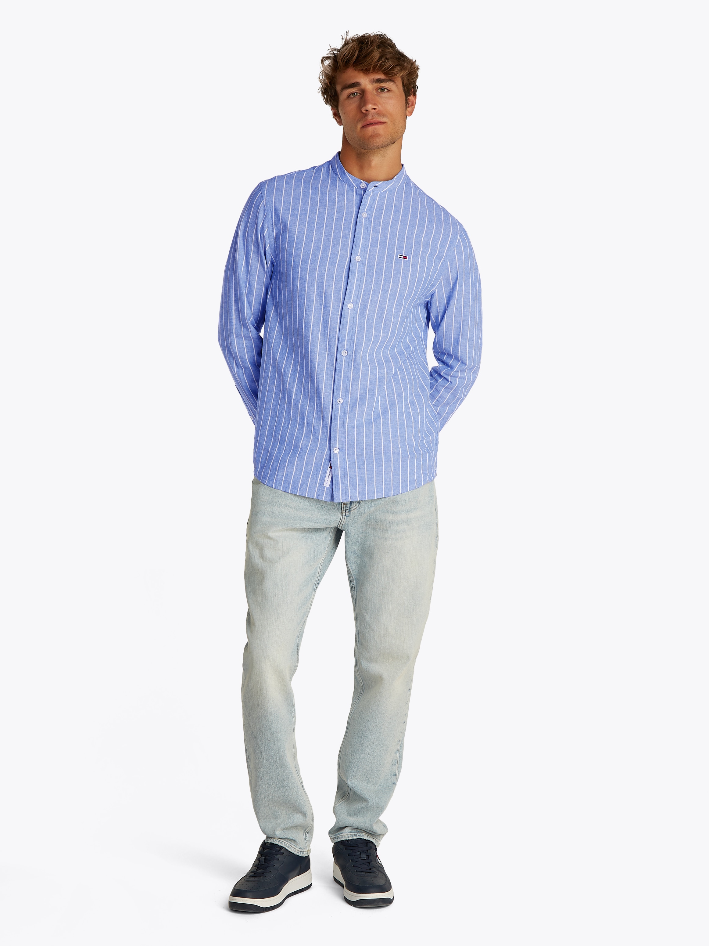 Tommy Jeans Langarmhemd »TJM LINEN MIX BND STP SHRT EXT«, Mit Rundhalsausschnitt