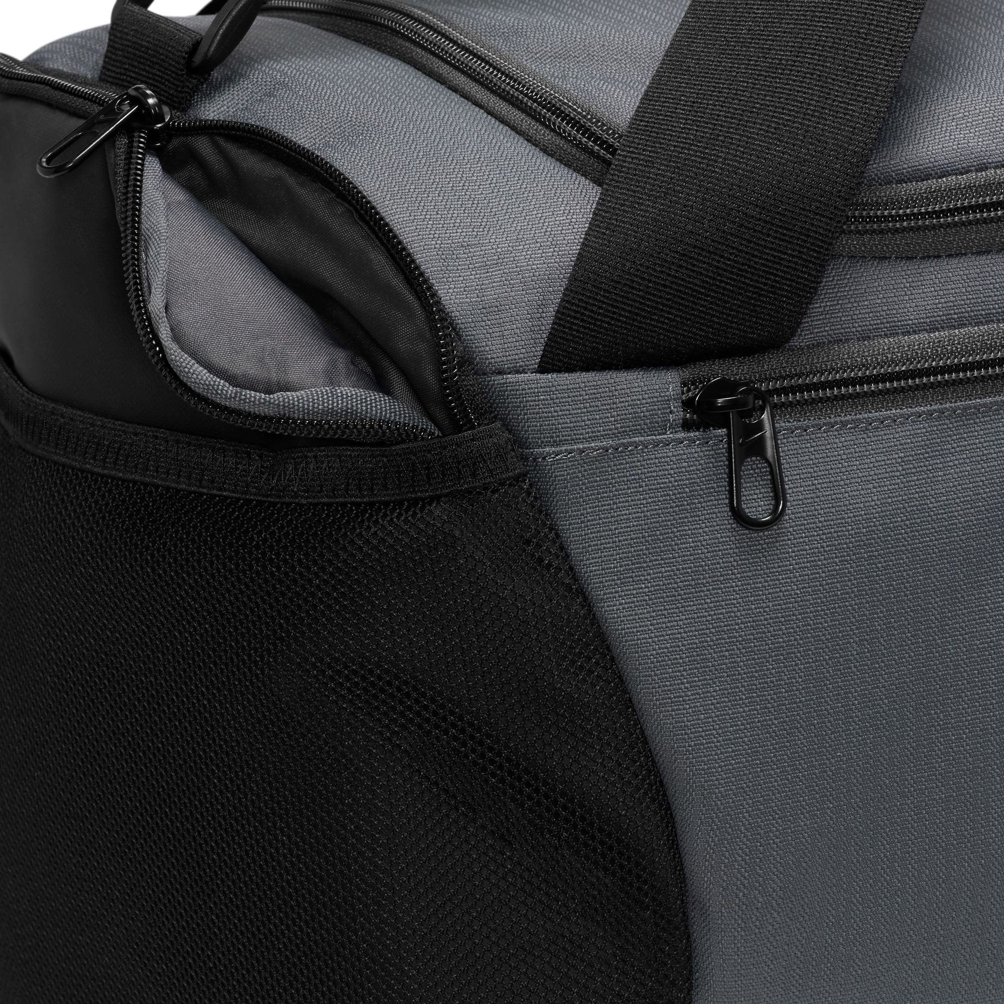 Nike Sporttasche »BRASILIA . TRAINING DUFFEL BAG« mit seitlichem Schuhfach, mit Innen- und Außentaschen, mit Logodruck