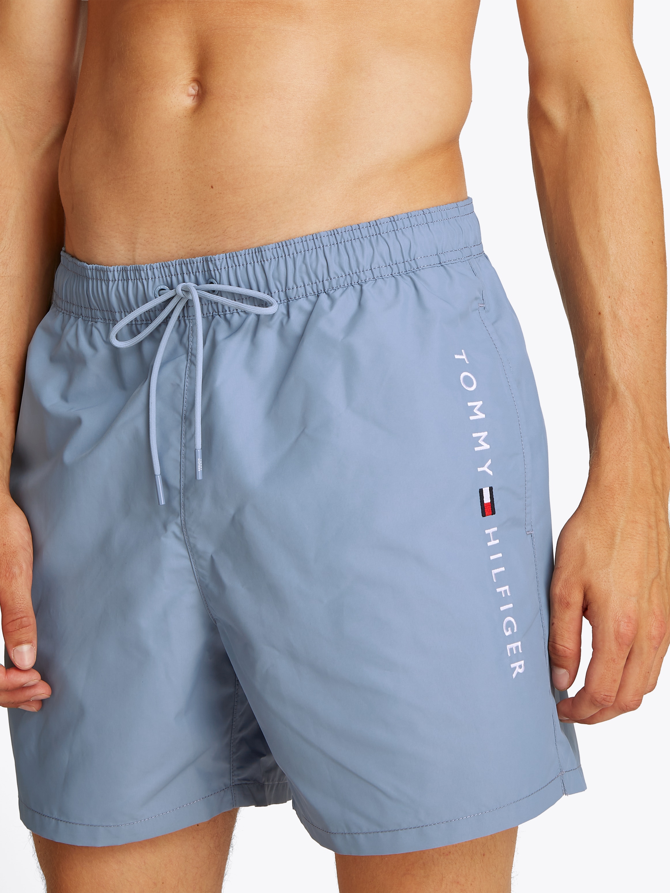 Tommy Hilfiger Swimwear Badeshorts »MEDIUM DRAWSTRING«, mit Logostickerei an der Hüfte
