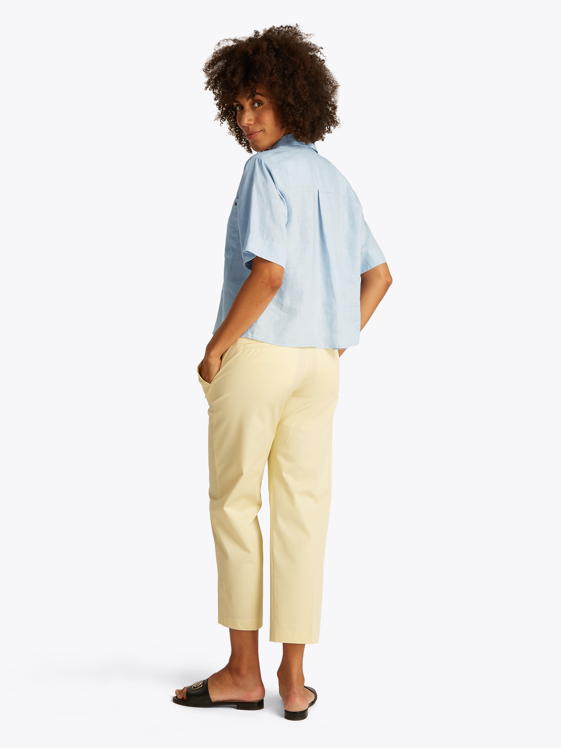 Tommy Hilfiger Kurzarmshirt »ESS LINEN RELAXED S/S SHIRT«, mit Brusttasche, Logostickerei,kühlendes Premium Leinen