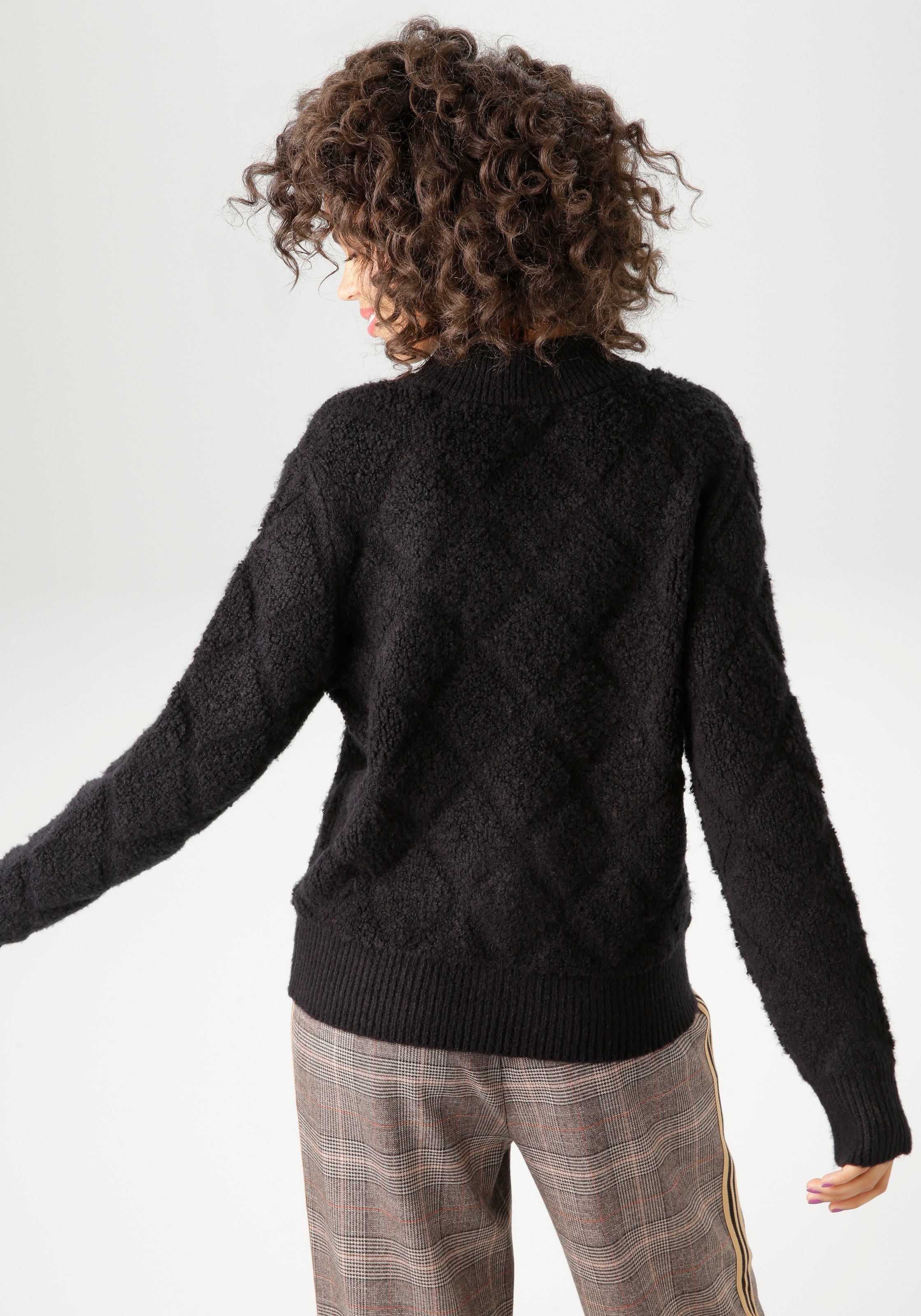 Aniston CASUAL Strickjacke, mit dezentem Rauten-Muster im 3D-Effekt - NEUE KOLLEKTION
