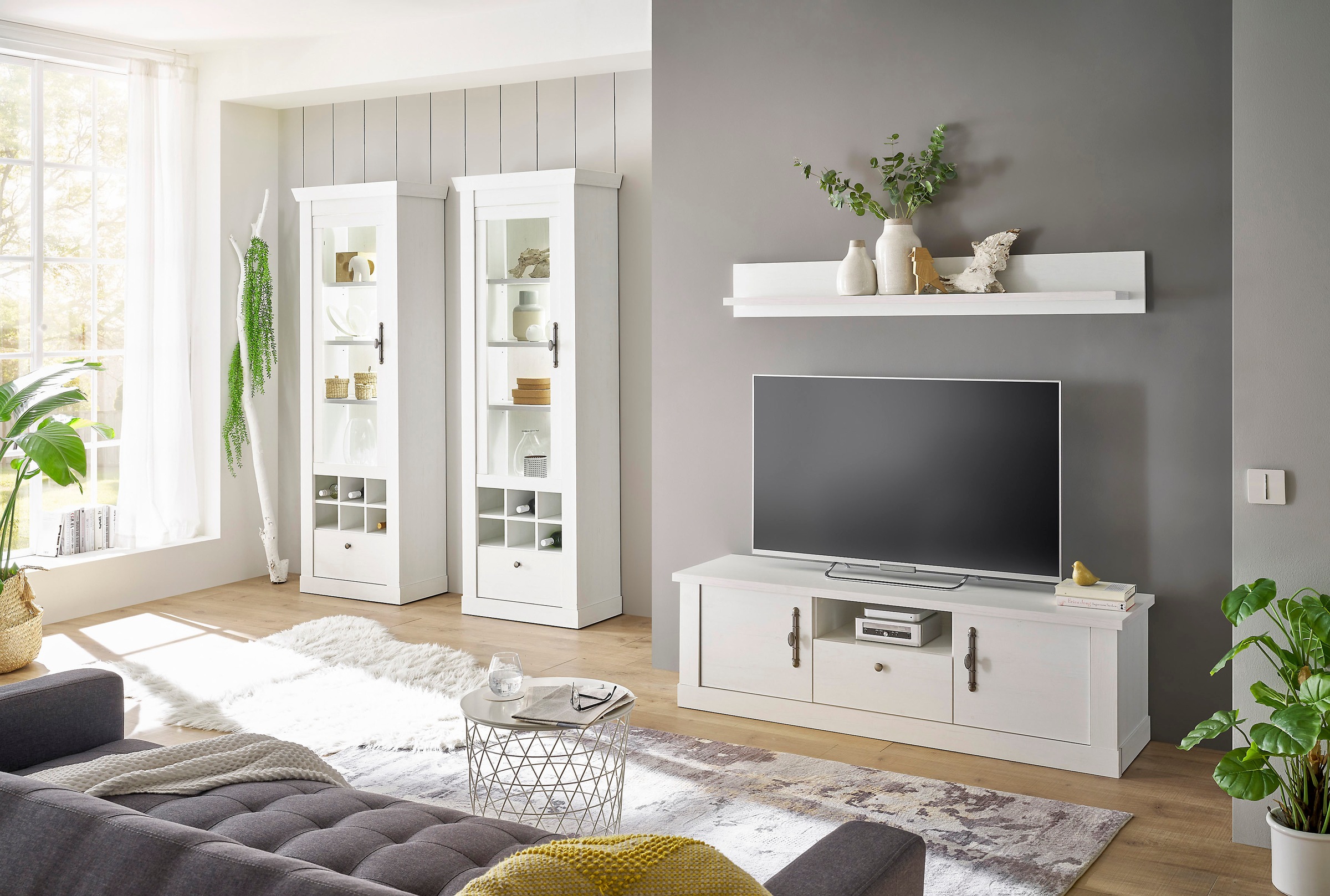 Home affaire Wohnwand »RAVENNA«, (4 St.), im romantischen Landhausstil, Griffe aus Metall, Softclose-Funktion