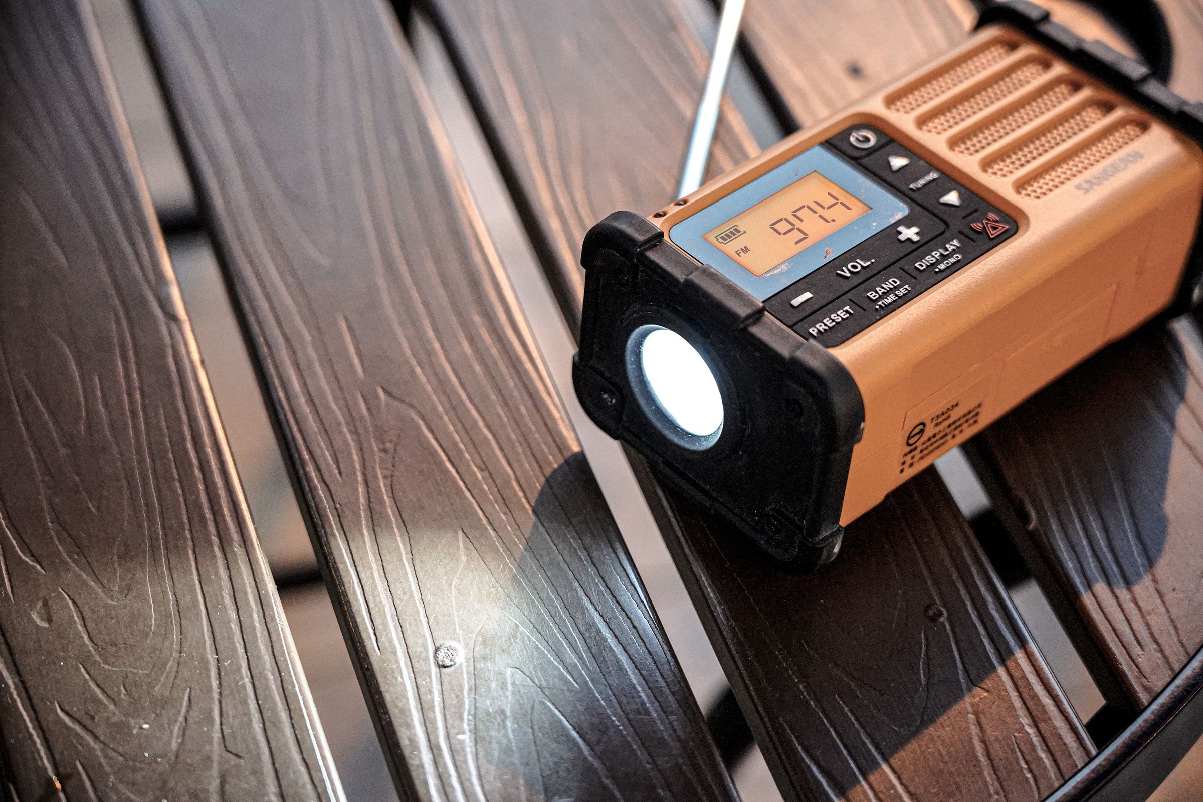 Sangean Notfallradio »Survivor M8«, (AM-Tuner-FM-Tuner)