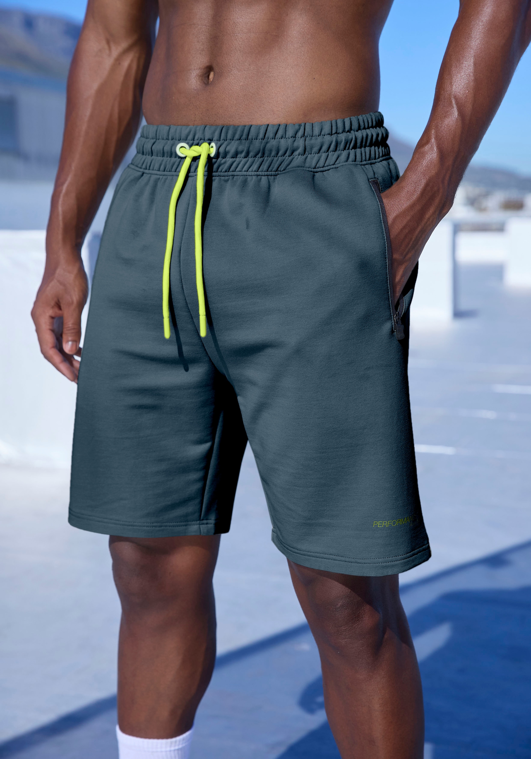 Le Jogger Performance Funktionsshorts  Perfomance Shorts mit Kontrast-Kordel und Reißverschlusstaschen