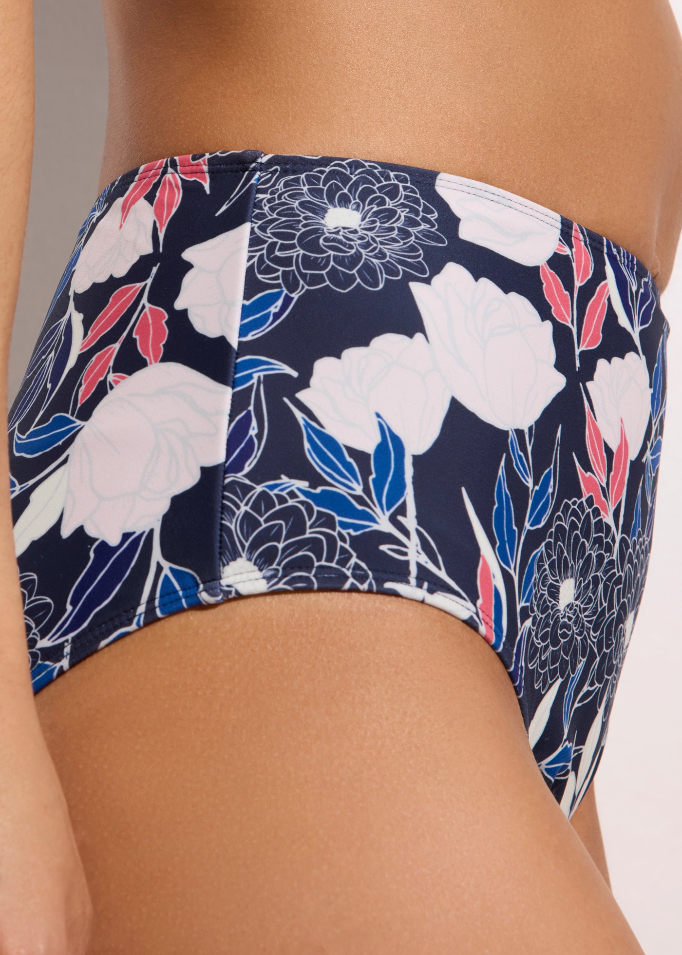 bonprix Bikini-Hose Highwaist-Schnitt, florales Muster, sportlicher Stil
