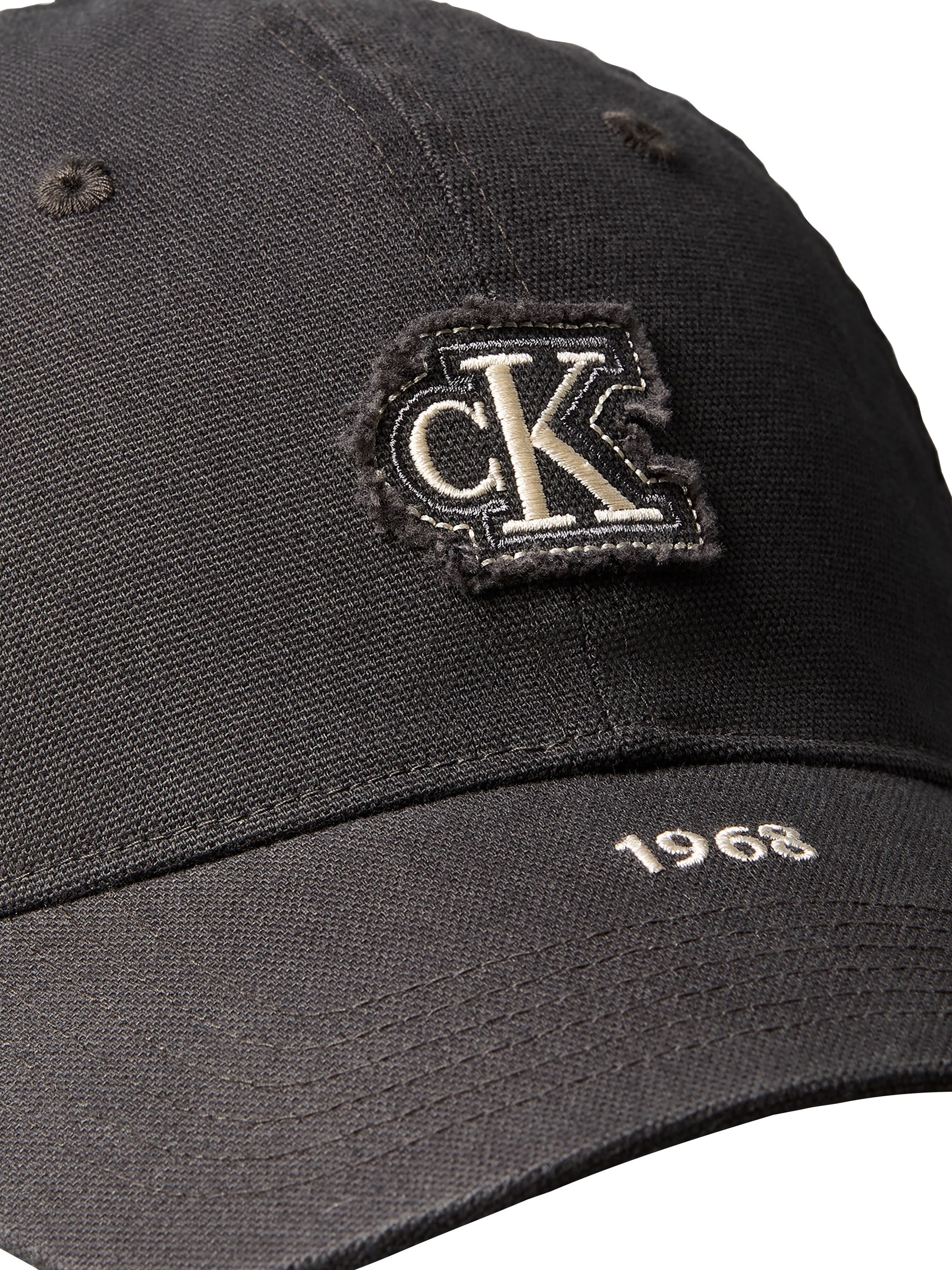 Calvin Klein Baseball Cap »WASHED COTTON CANVAS SMALL FRAYE« Regular fit und größenverstellbar