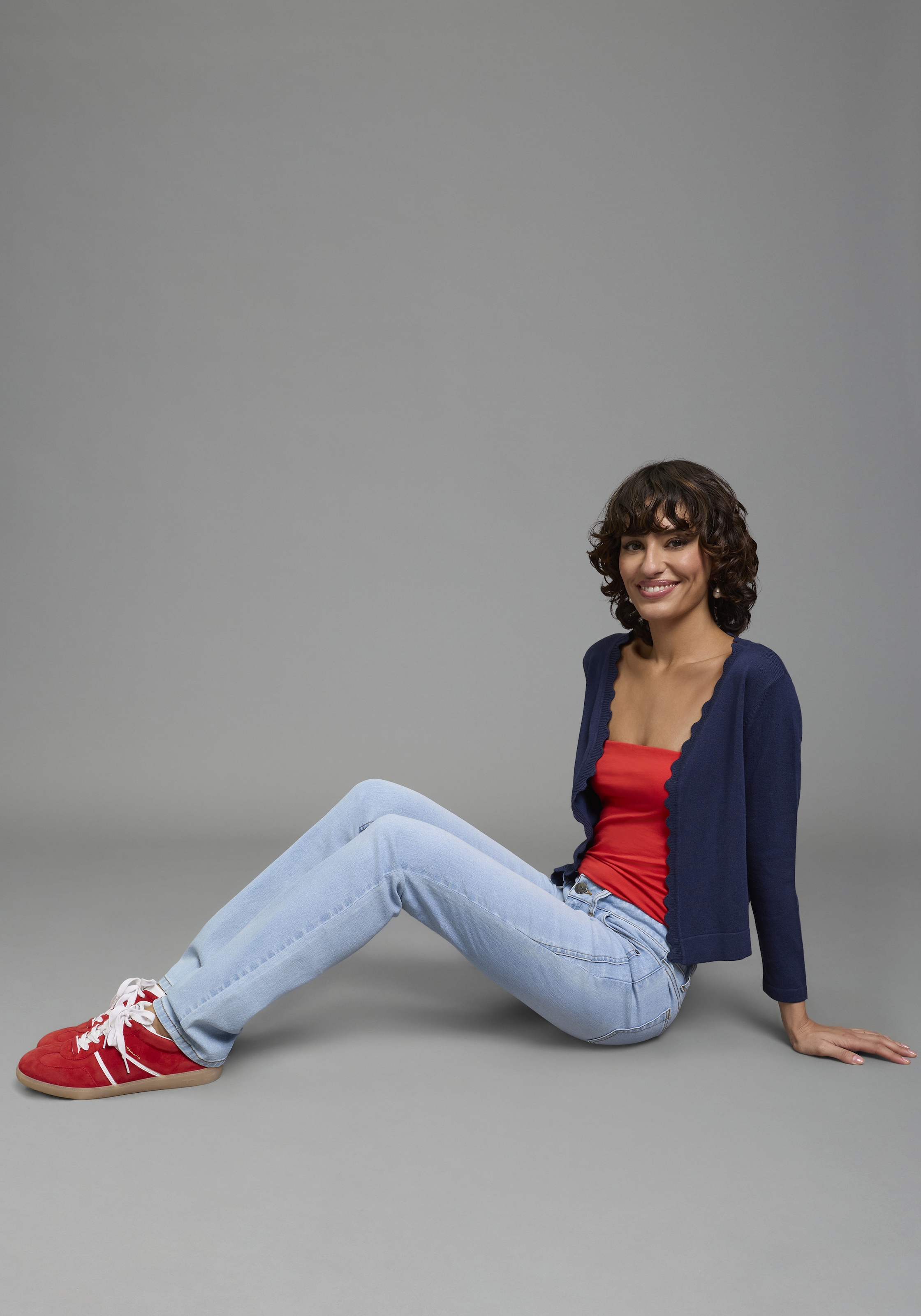 Laura Scott Strickjacke mit femininer Wellenkante