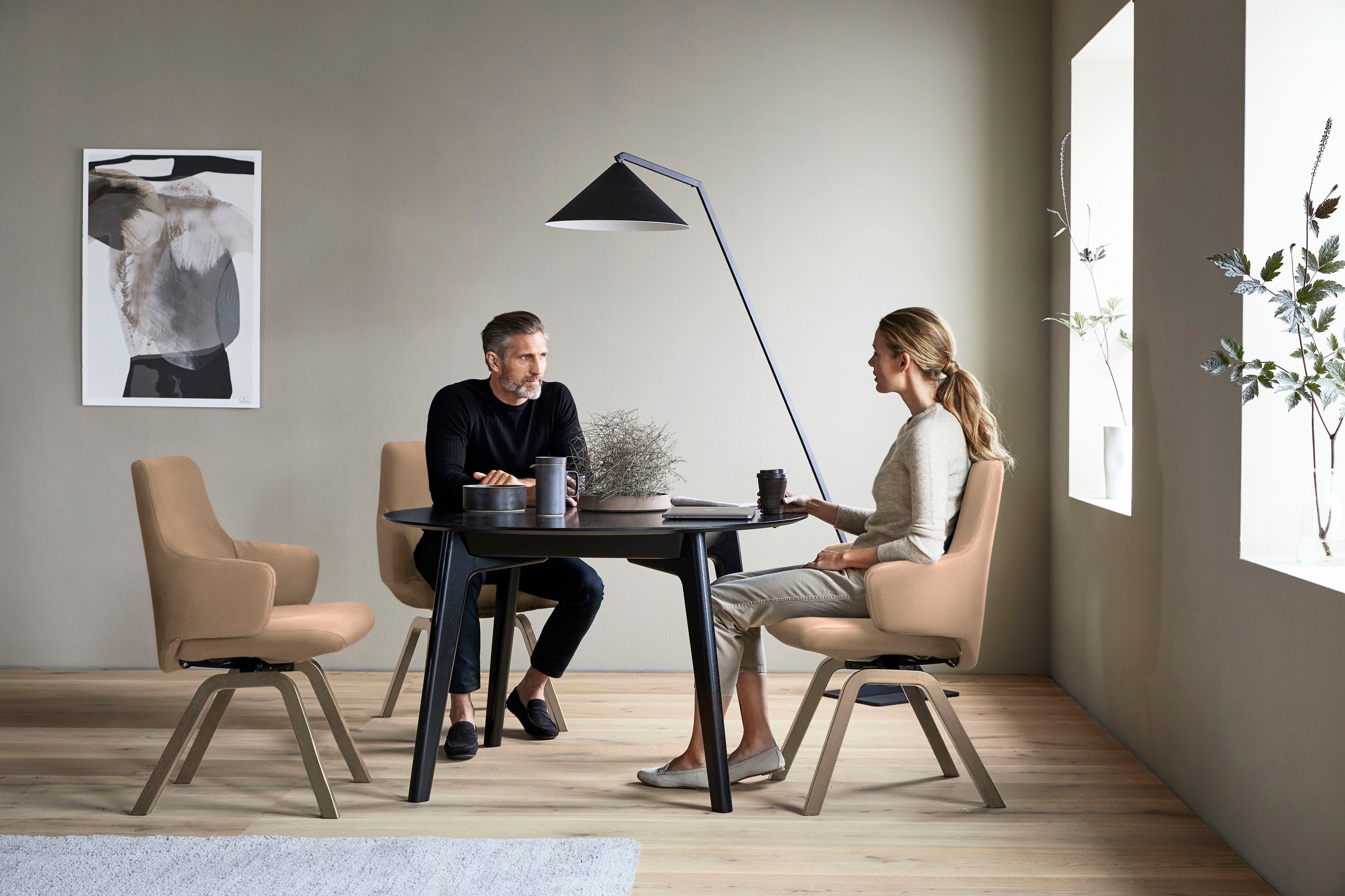 Stressless® Polsterstuhl »Laurel« () Low Back mit Armlehne, Größe L, mit schräggestellten Beinen in Schwarz