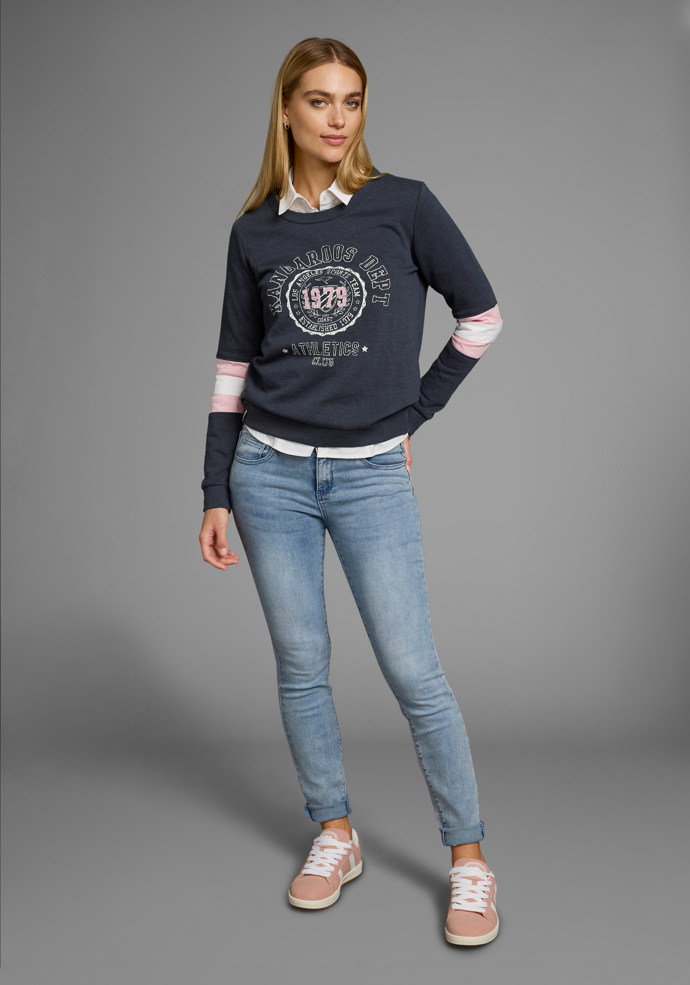KangaROOS Sweatshirt, Langarm, figurumschmeichelnde Passform, bedruckte Optik