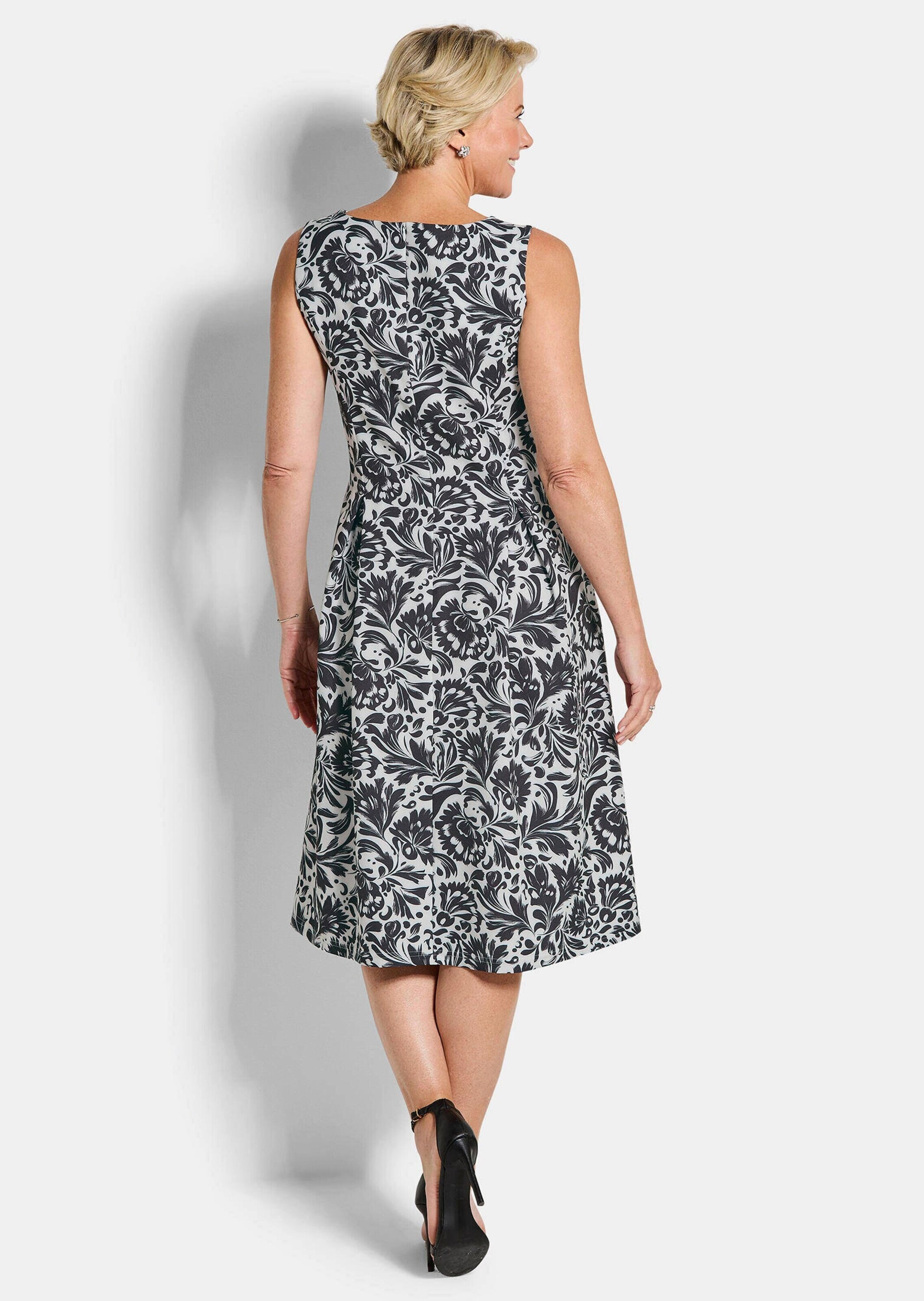 GOLDNER Sommerkleid »Kurzgröße Elegantes Kleid aus Crêpe-Jersey«