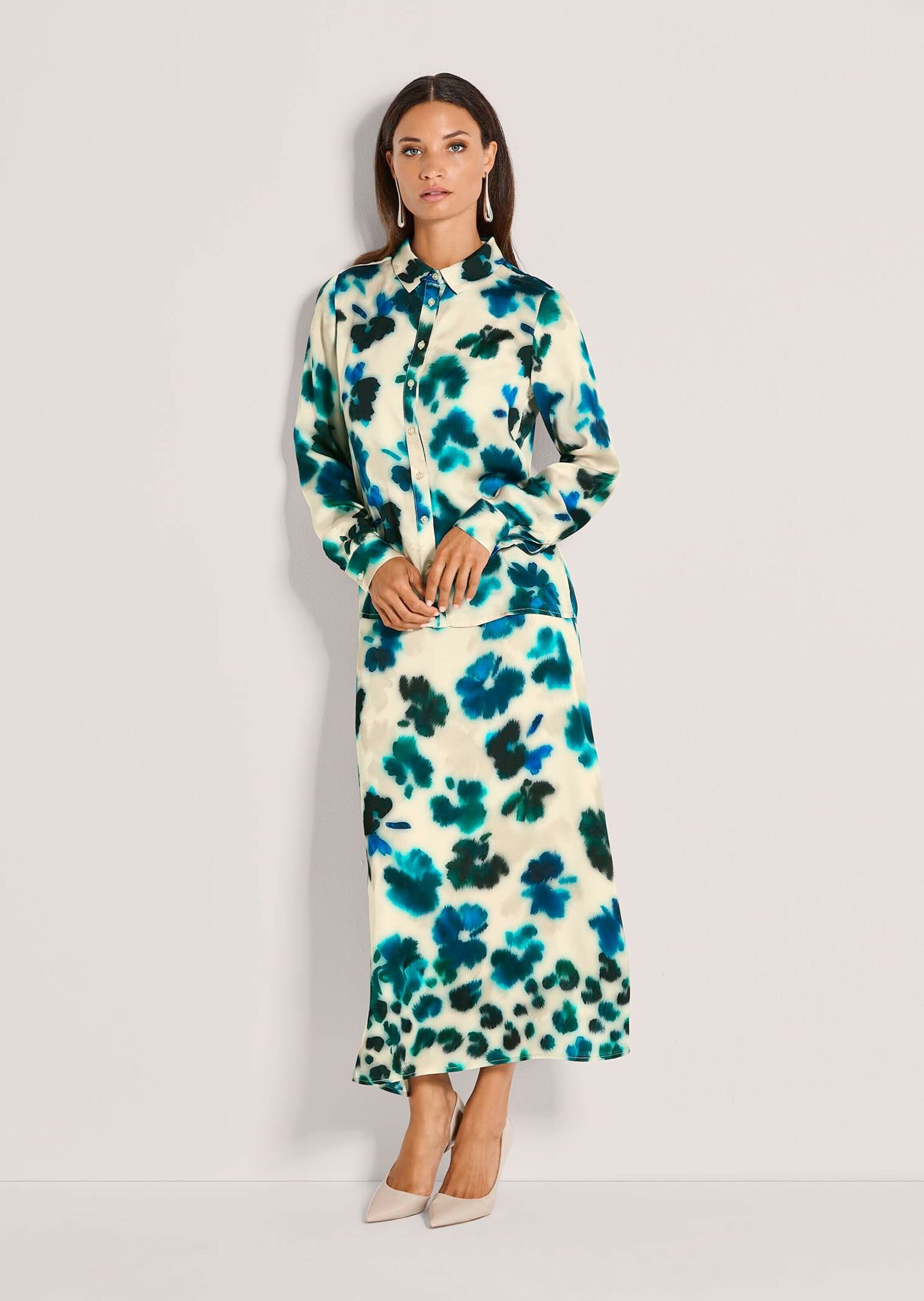 MADELEINE Langarmbluse »Hemdbluse Viskosebluse mit floralem Aquarellmuster« Knopfmanschetten