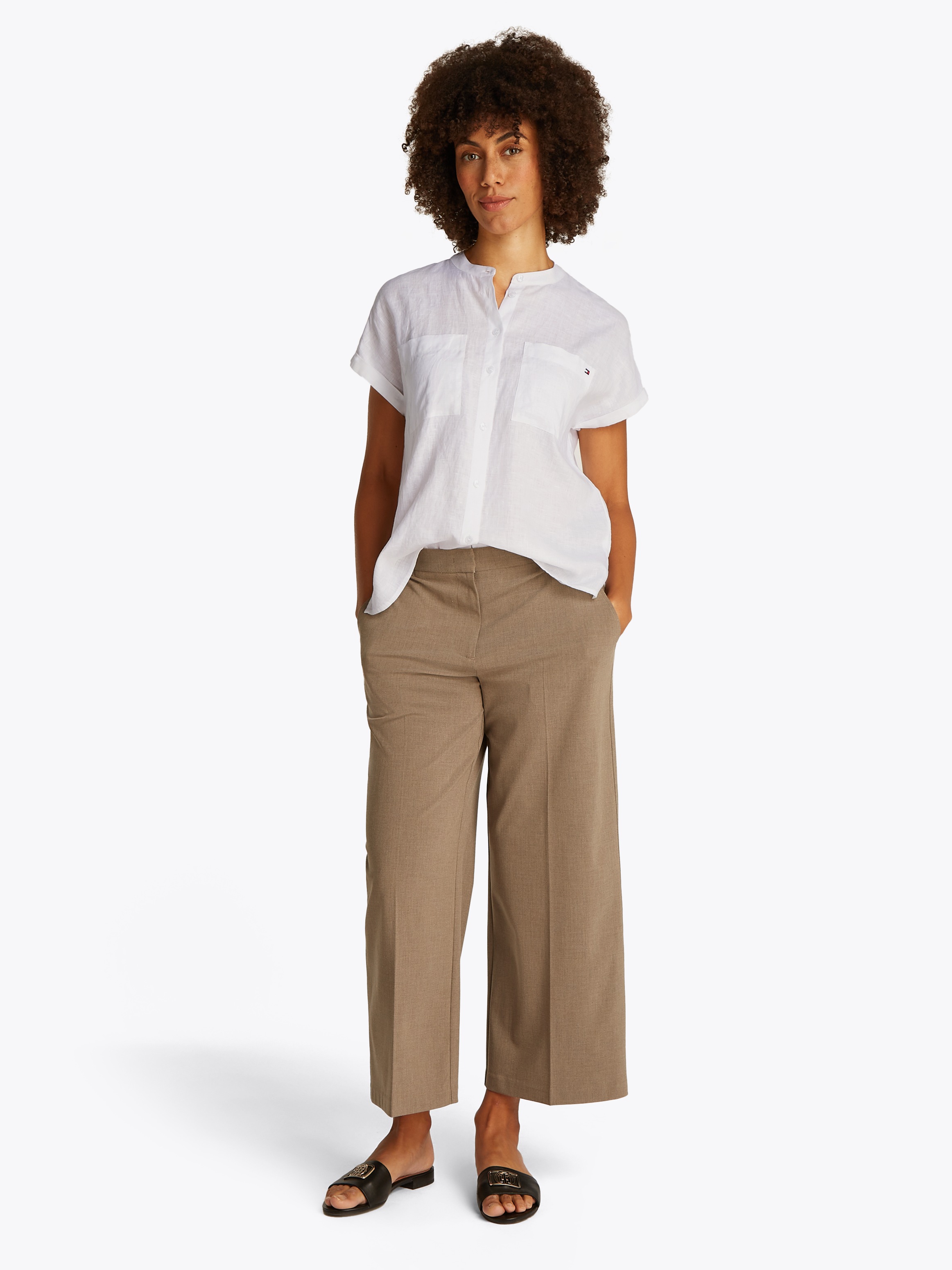 Tommy Hilfiger Kurzarmbluse »ESS LINEN COLLARLESS S/S BLOUSE«, mit Logostickerei,kühlendes Premium Leinen
