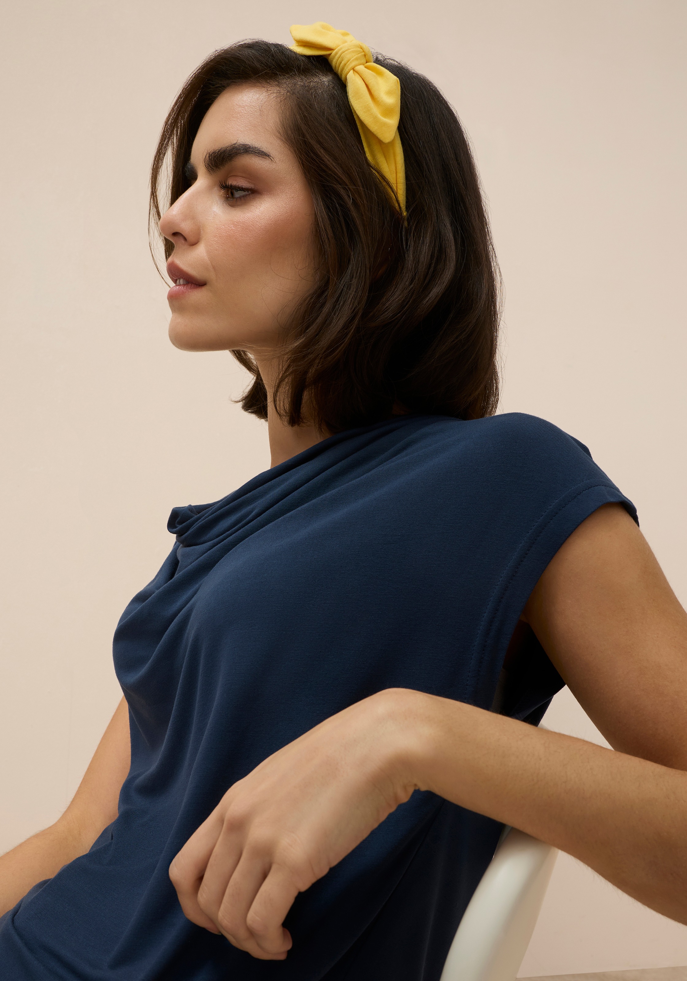 Tamaris Kurzarmshirt mit fließendem Wasserfallausschnitt, lässig geschnitten