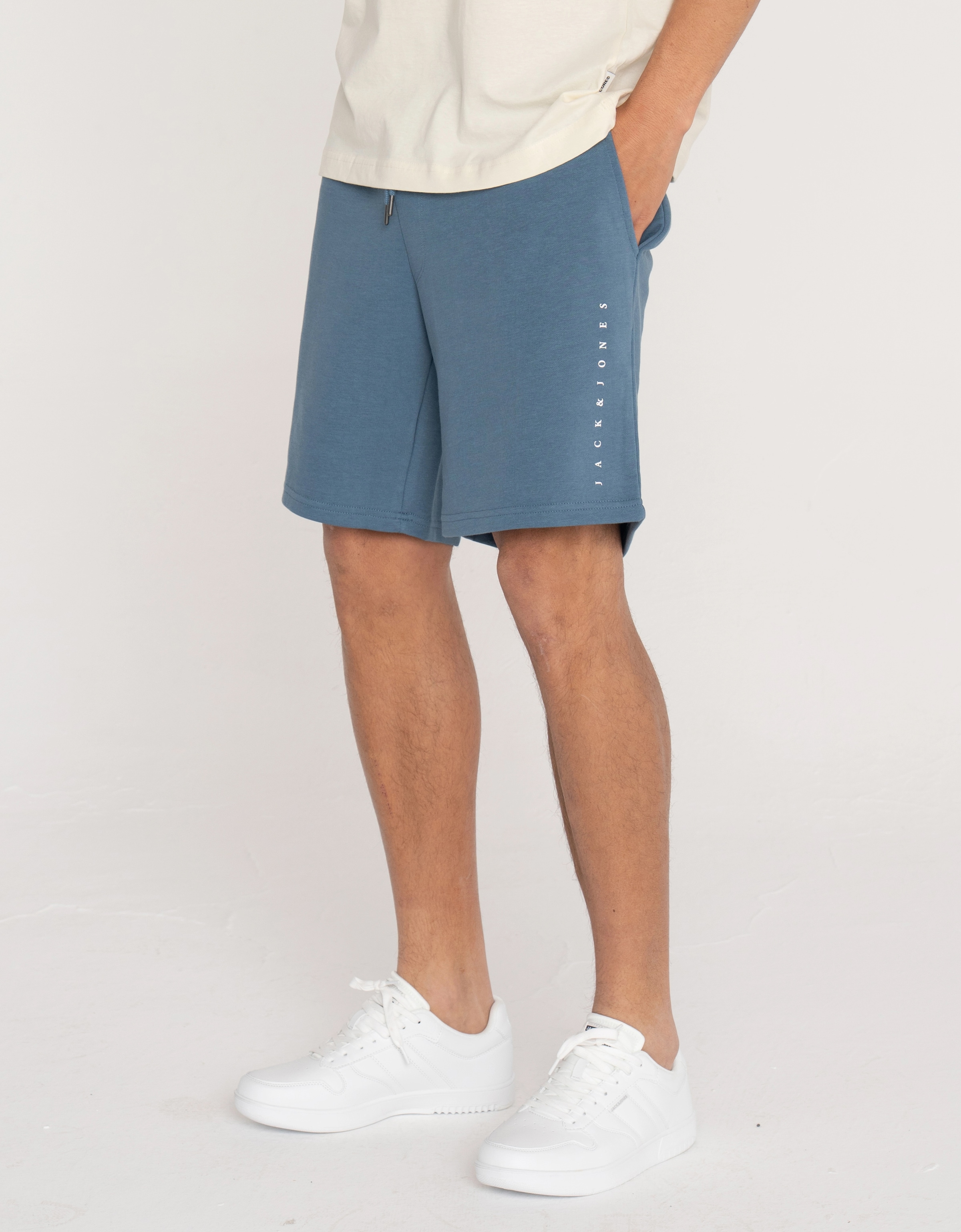 Jack & Jones Shorts »JPSTGORDON STAR JJ SWEAT SHORTS SRT SN«, mit Logo Schriftzug