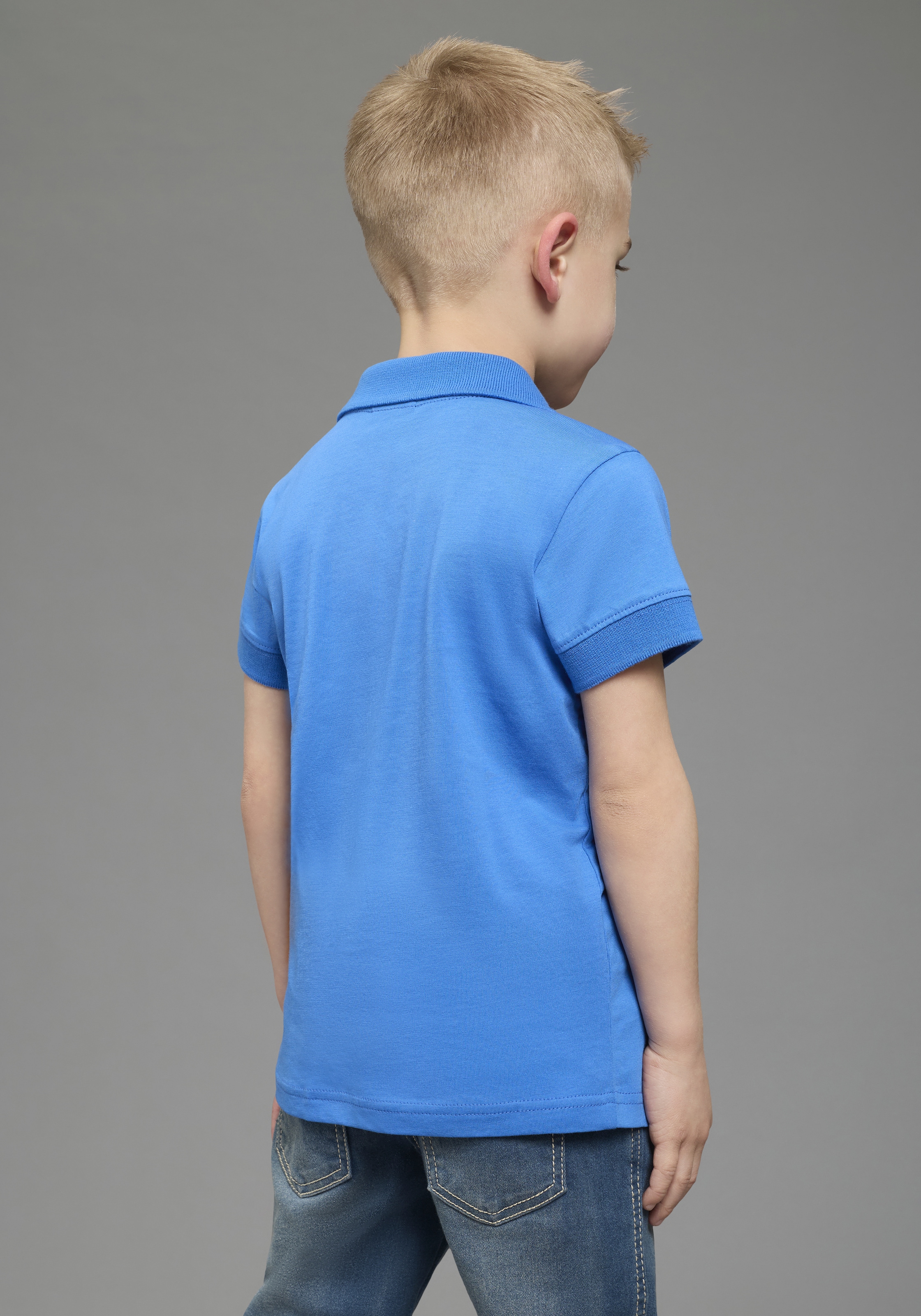 KIDSWORLD Poloshirt »2er Pack Shirts mit Polokragen« Packung, 2, 2 tlg. für Jungen, mit V-Ausschnitt, Kurzarm, mit bestickten Applikationen