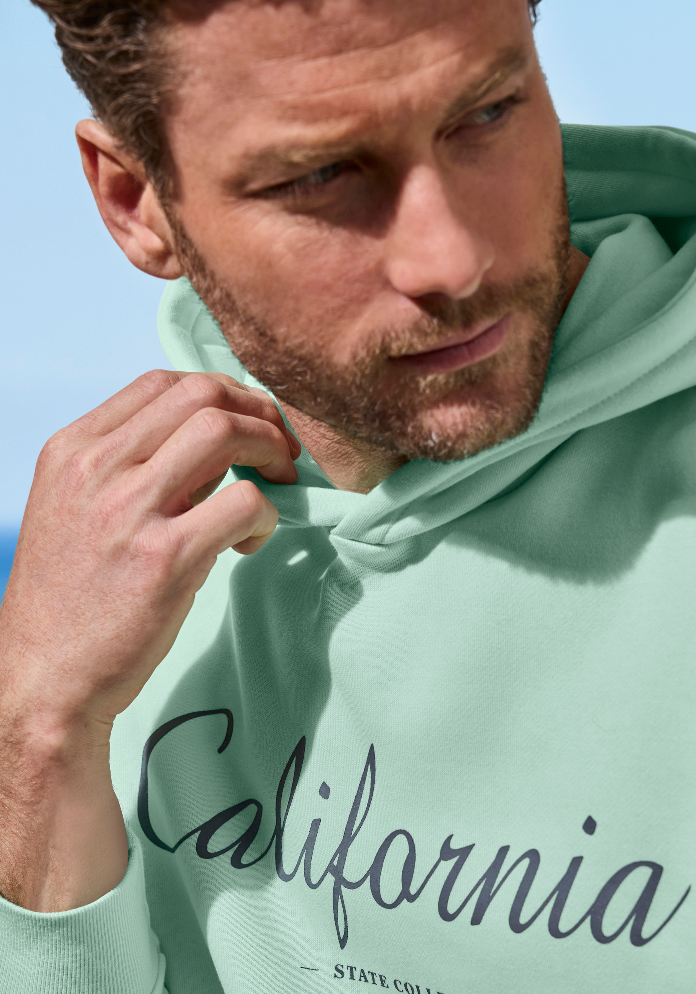 John Devin Hoodie , Sweatshirt mit coolem Druck, aufgesetzter Tasche und Kapuze
