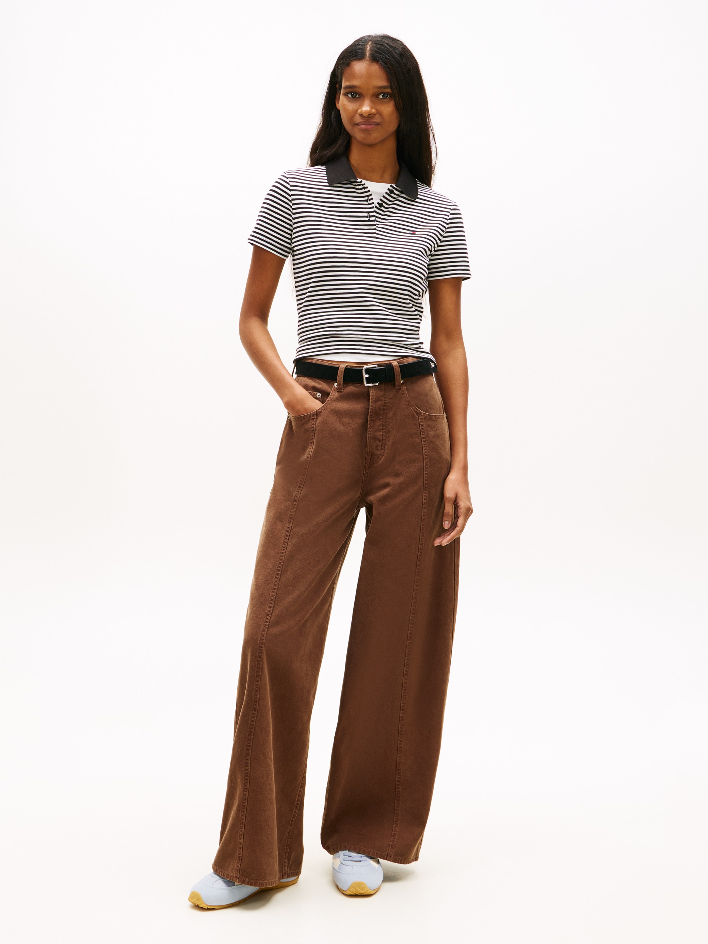 Tommy Jeans Poloshirt »TJW SLIM ESSENTIAL POLO SHORT SLEEVE« mit Logostickerei, Piqué