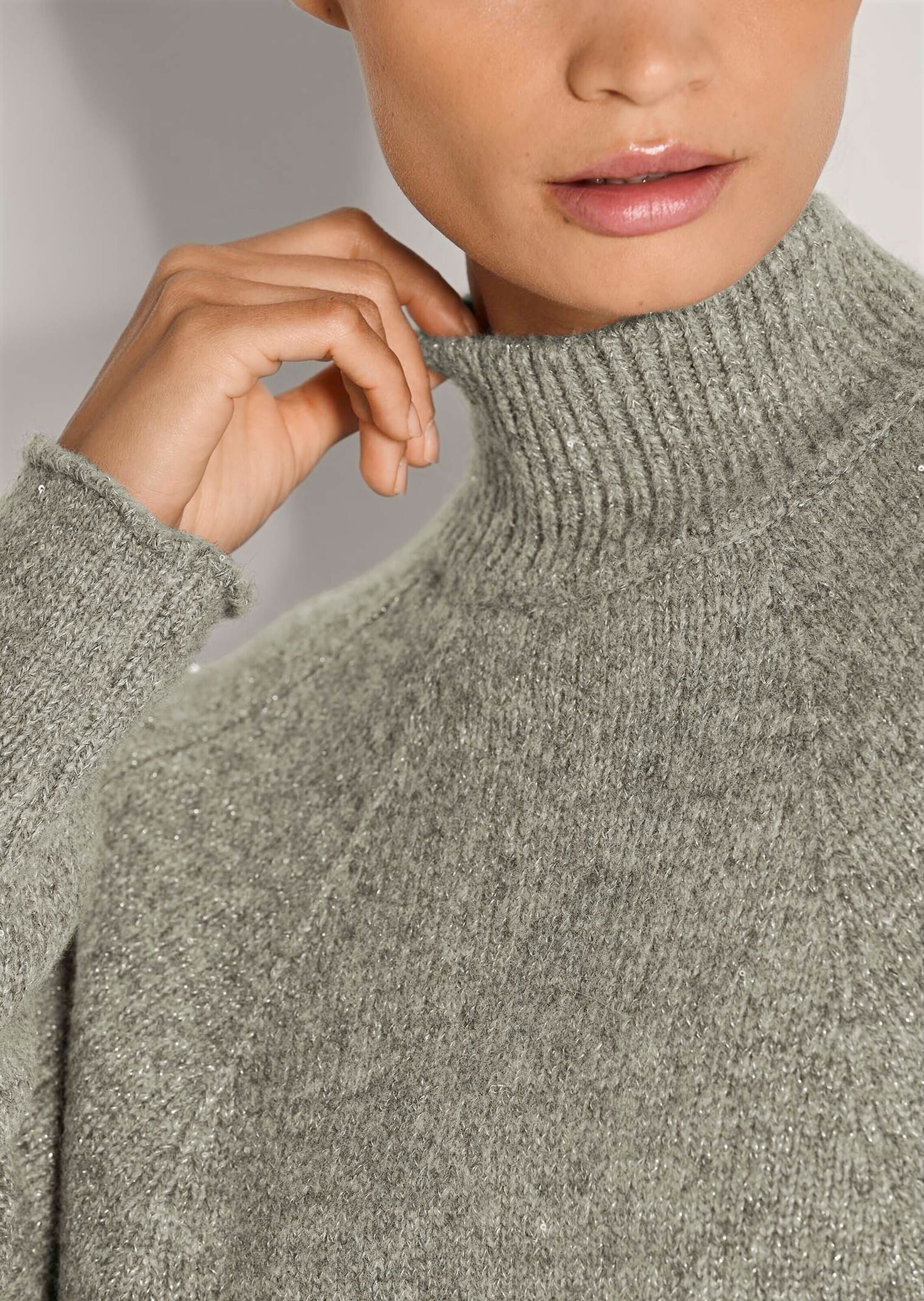 MADELEINE Longpullover »Strickpullover Moderner Glattstrickpullover mit Stehkragen« mit Glanzgarneffekt