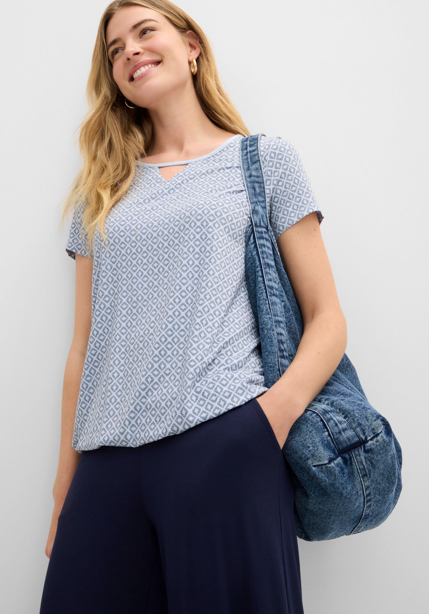 bonprix T-Shirt Regular Fit, Kurzarm-Design, mit Gummizug, aus Viskose und Elasthan