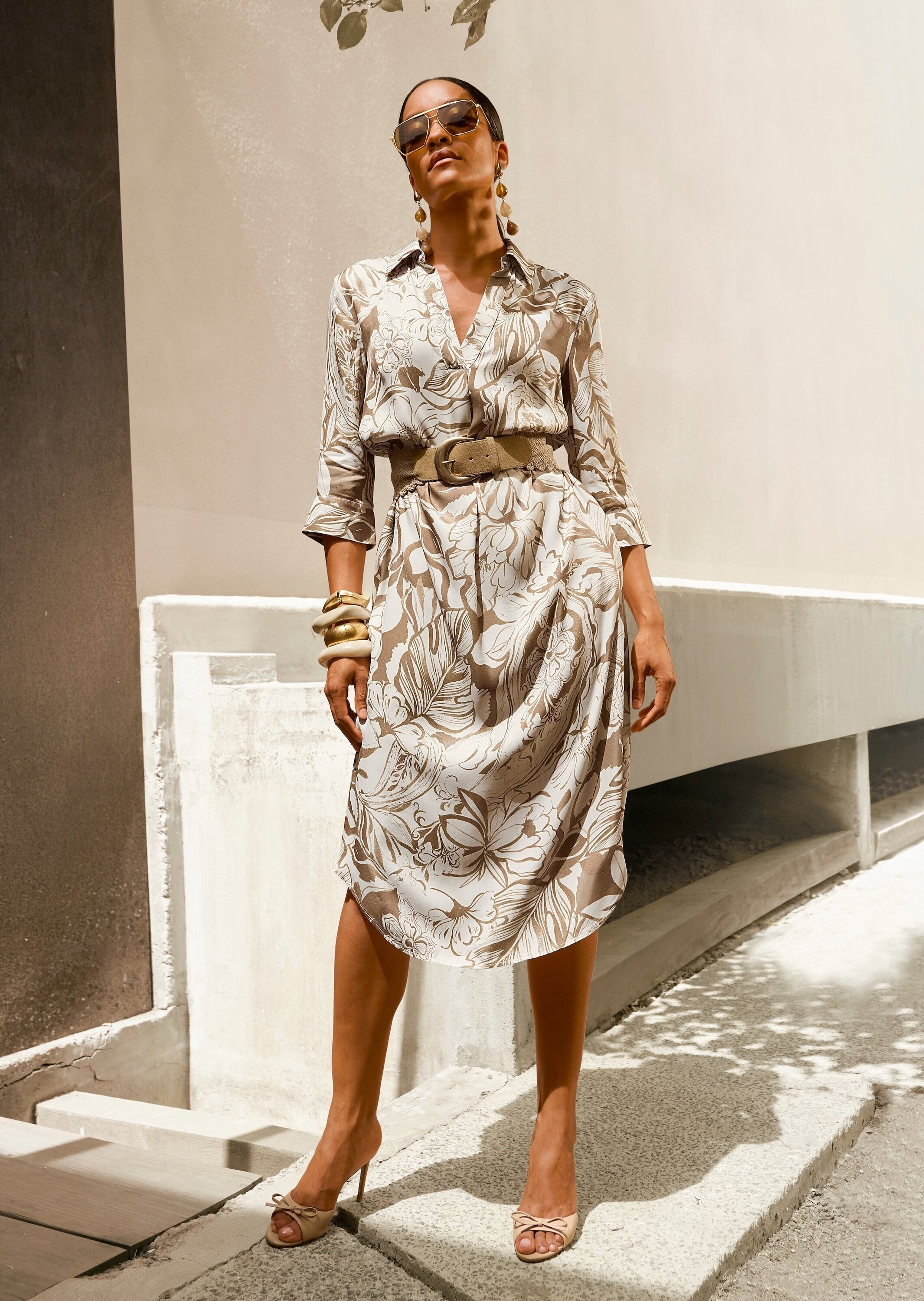 MADELEINE Midikleid »Hemdkleid Viskosekleid mit floralem Design« Nahttasche Kleid mit V-Blende und Kragen und Steg