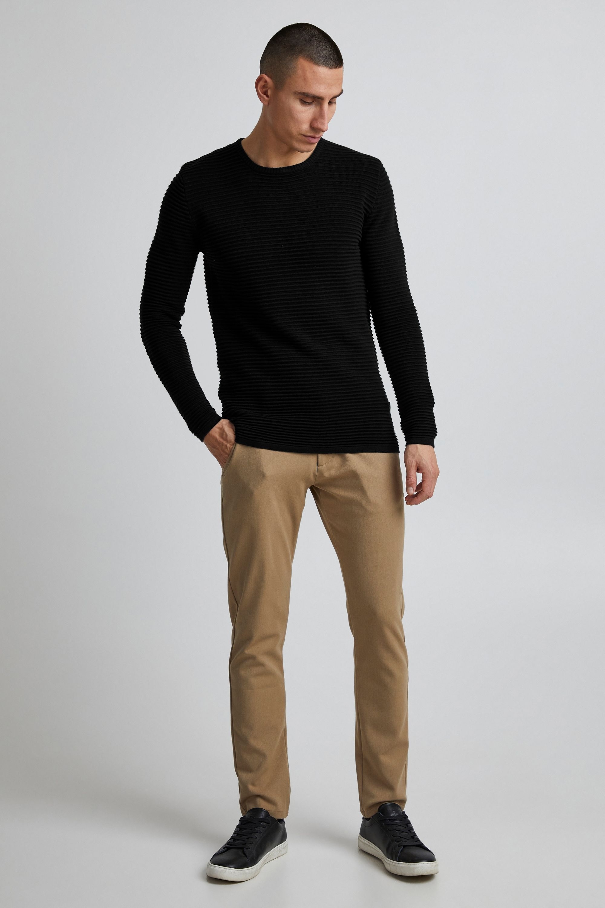 !Solid Rundhalspullover »Strickrundhalspullov SDStruan«