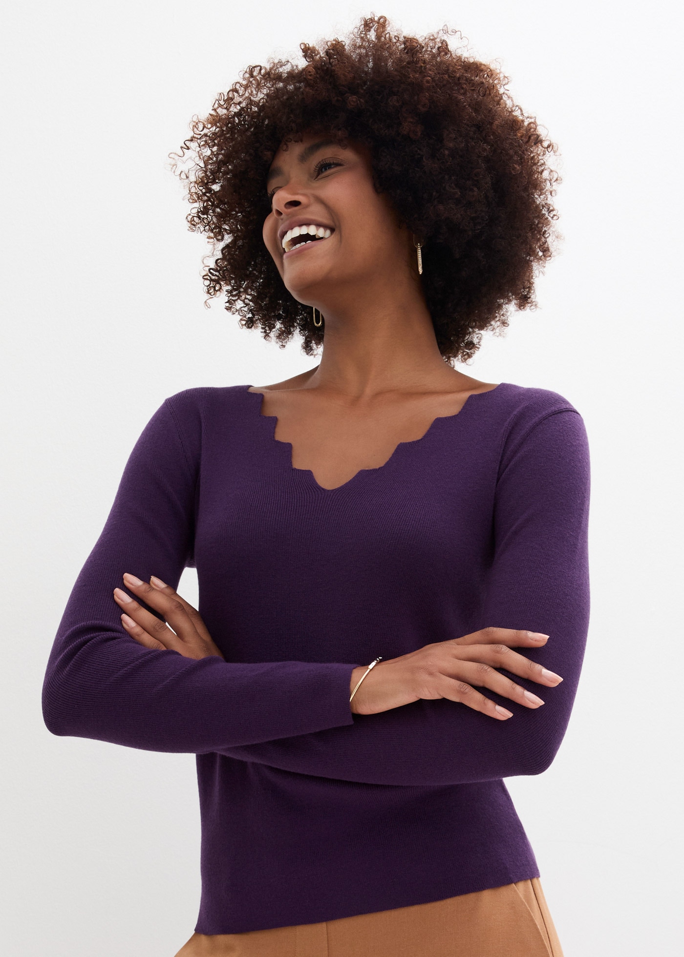 bonprix Strickpullover »Feinstrickpullover aus fließendem Viskose-Mix« aus Viskose-Mix, mit Wellenausschnitt, Slim fit Passform