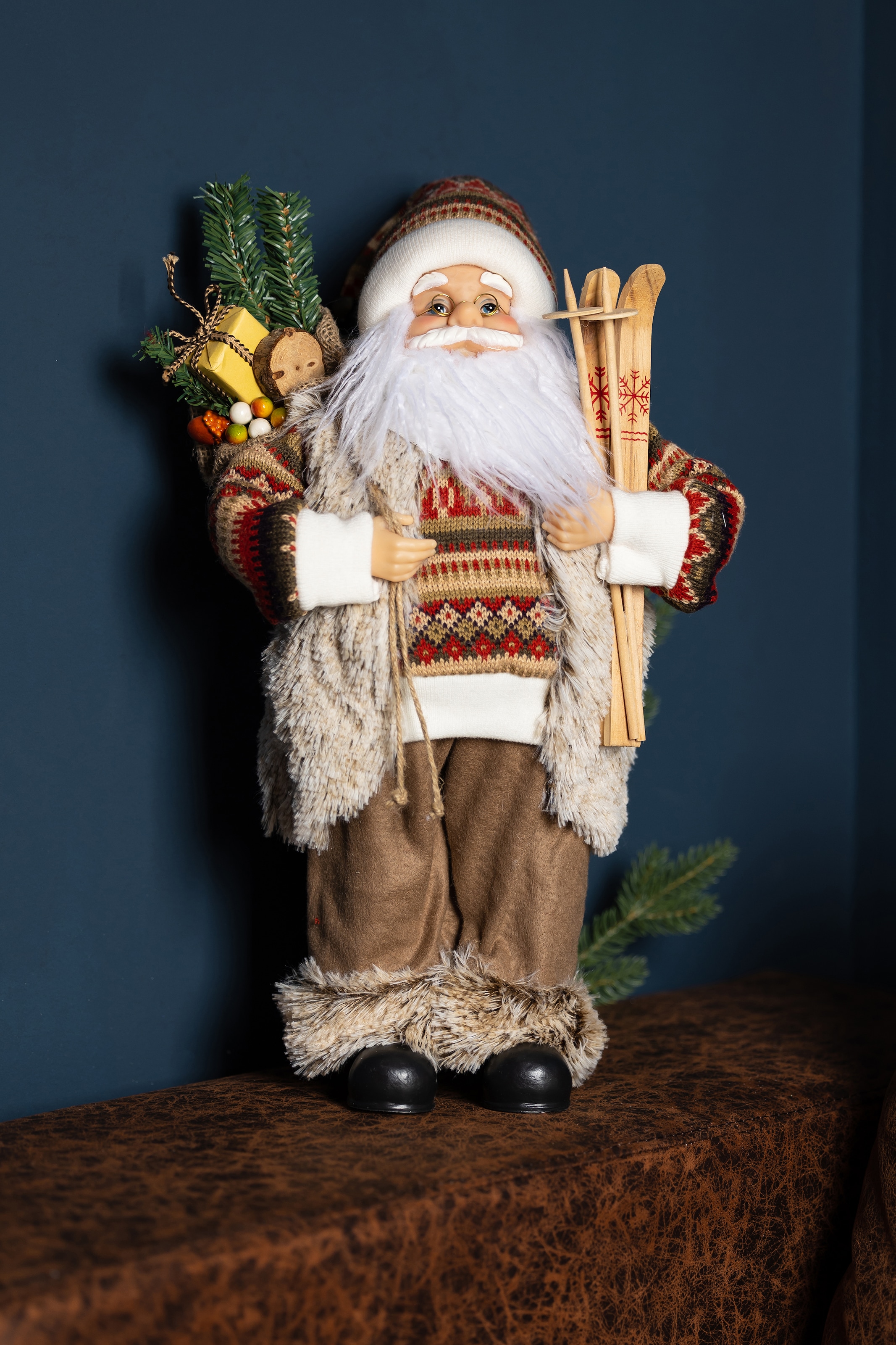 Myflair Möbel & Accessoires Weihnachtsmann »Weihnachtsdeko«, mit Skiern, Höhe ca. 45 cm