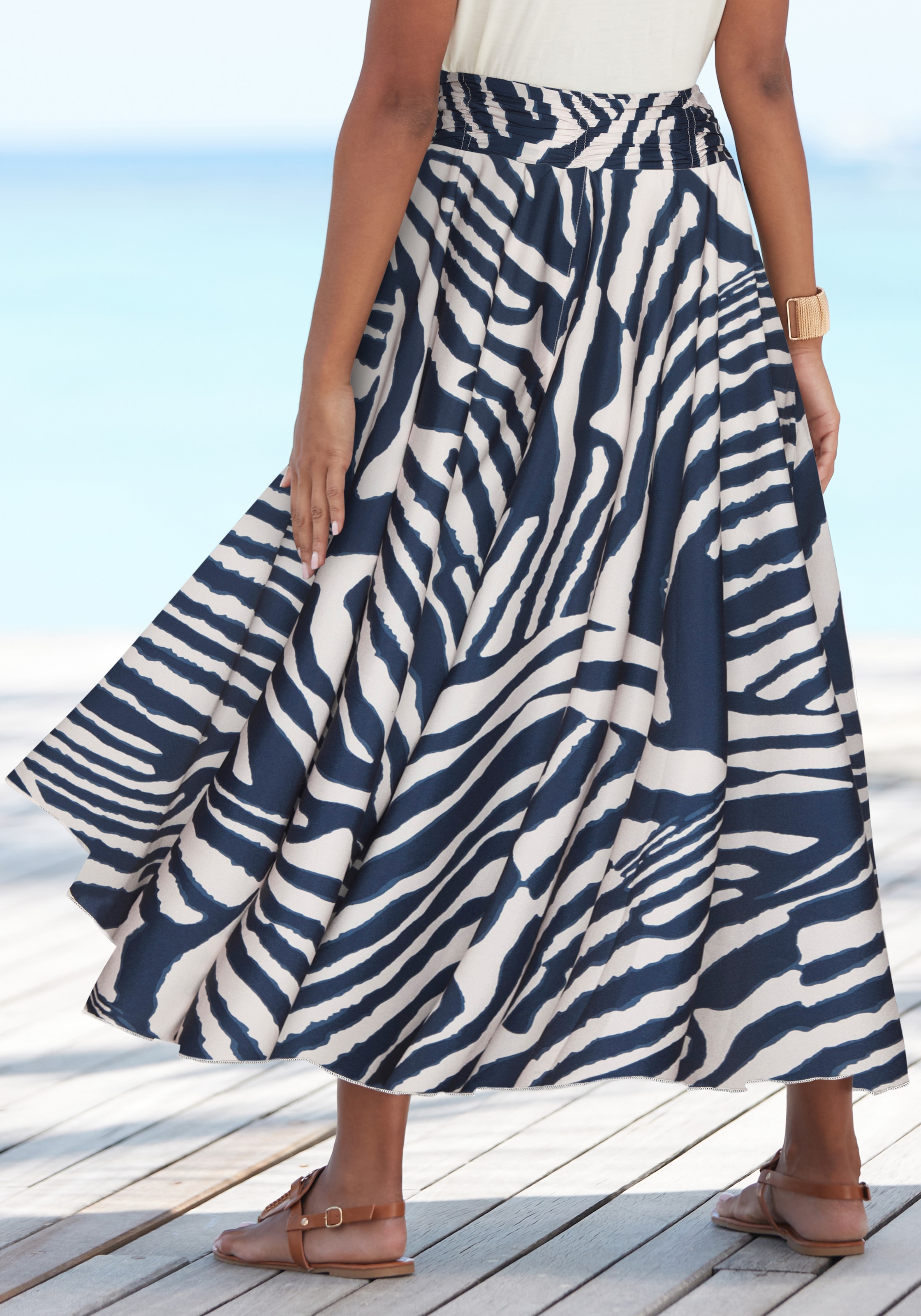 LASCANA Hosenrock »mit extra weitem Bein« mit Alloverdruck, Culotte, leichte Sommerhose, Strandhose, Schlupfhose