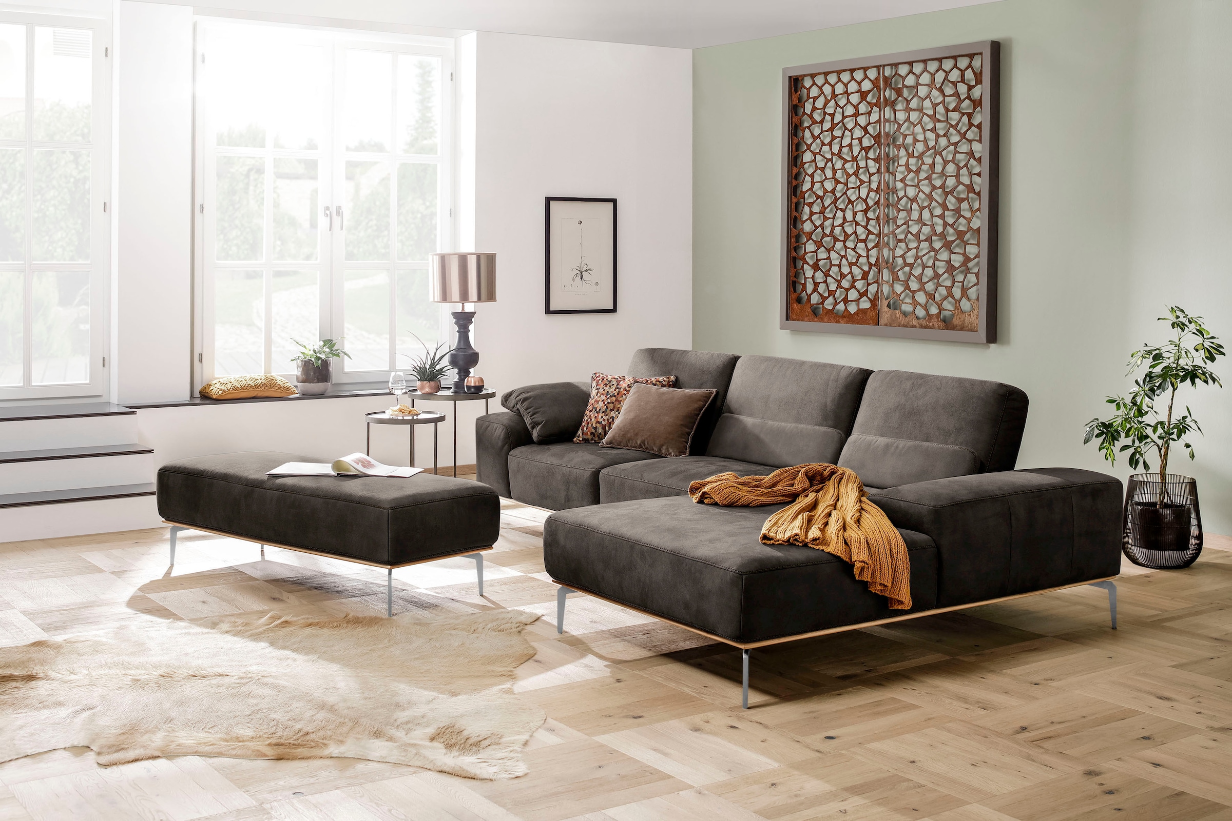 W.SCHILLIG Ecksofa »run, Designsofa mit tollem Sitzkomfort, bequem, L-Form« mit elegantem Holzsockel, Füße in Chrom glänzend, Breite 319 cm