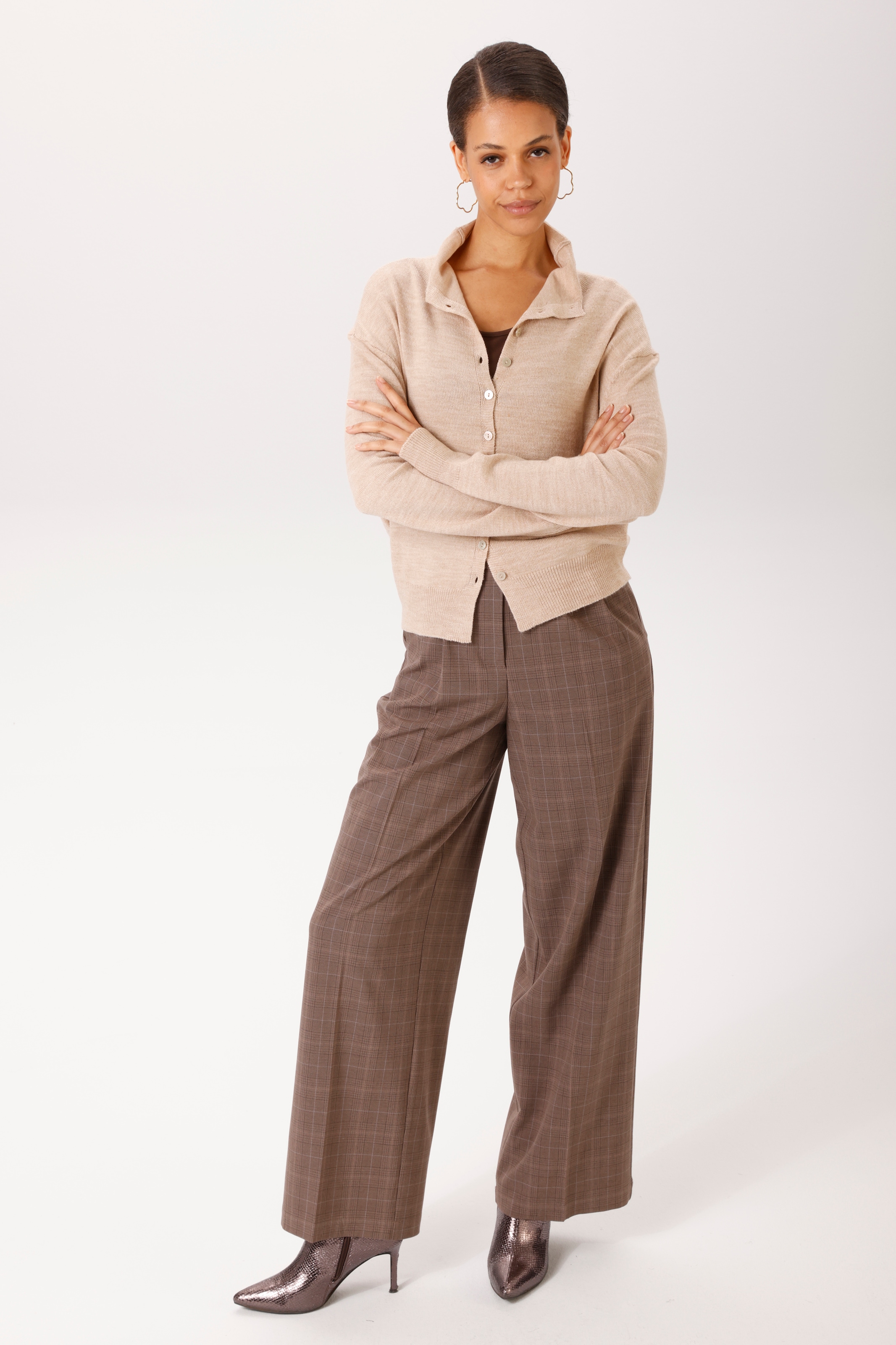 Aniston CASUAL Strickjacke mit Rollkante am Stehkragen - NEUE KOLLEKTION