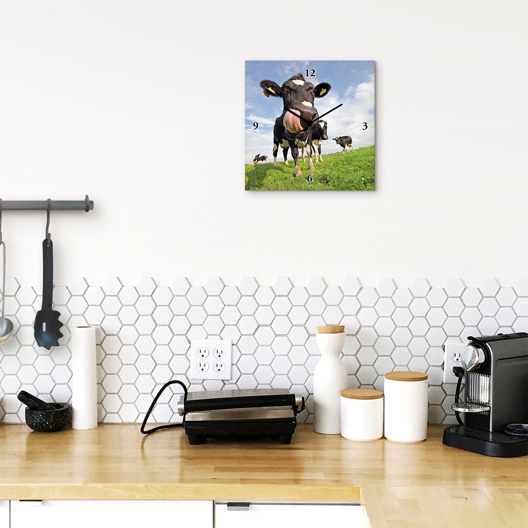 Artland Wanduhr »Holstein-Kuh mit gewaltiger Zunge«, wahlweise mit Quarz- oder Funkuhrwerk, lautlos ohne Tickgeräusche