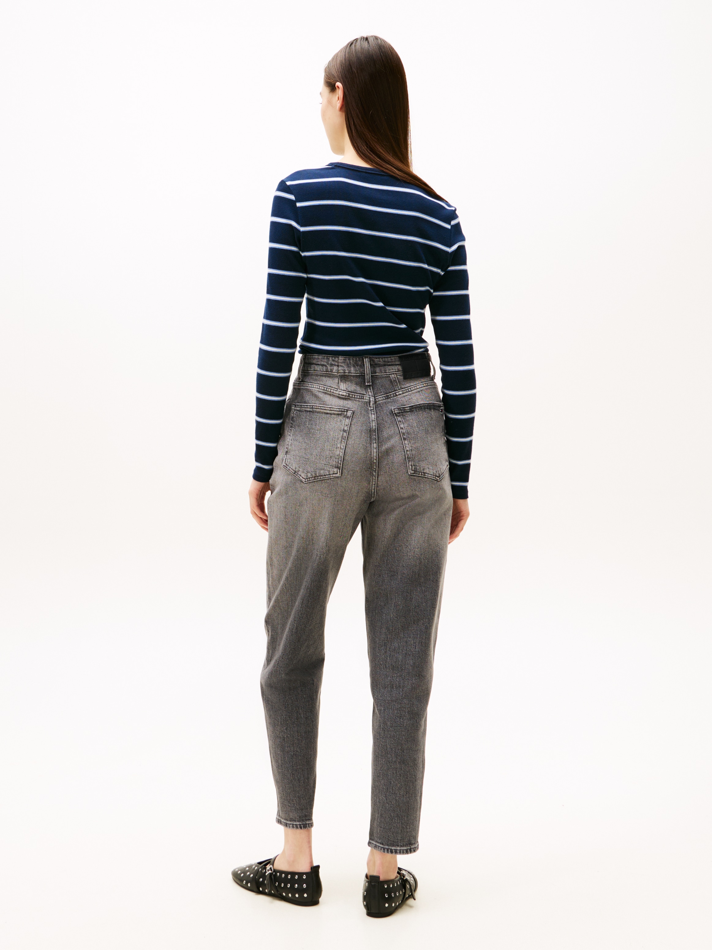 Tommy Jeans Mom-Jeans »MOM JEAN UH TPR«, mit Logo-Stickereien, in knöchelfreier Länge