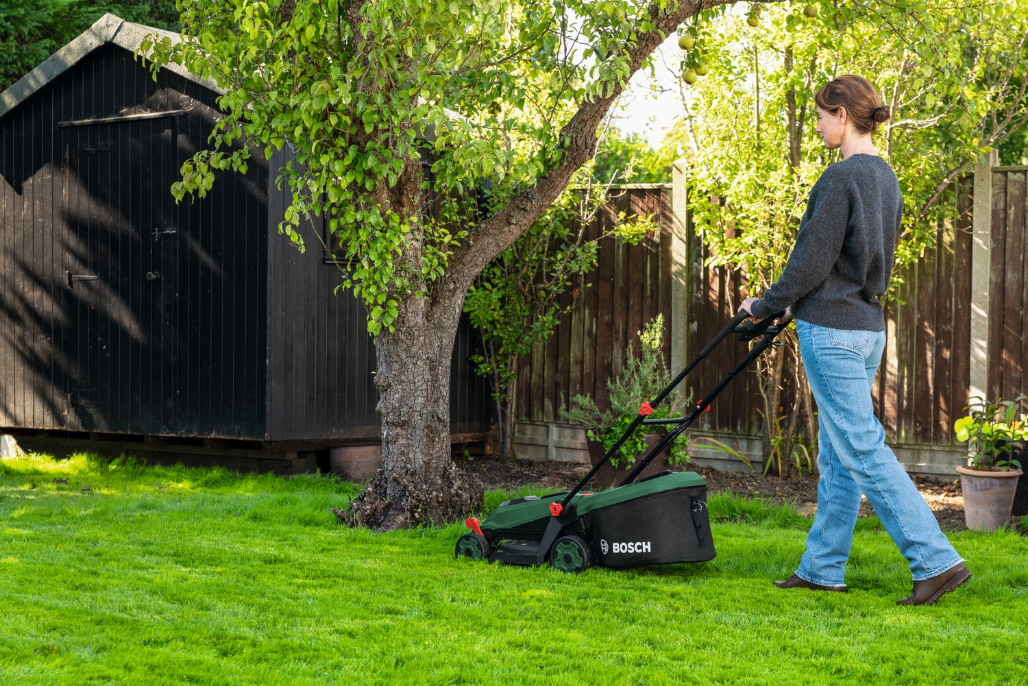 Bosch Home & Garden Akkurasenmäher »ROTAK18V-34« Kraftvoller 3-in-1-Mäher für kleine bis mittelgroße Rasenflächen