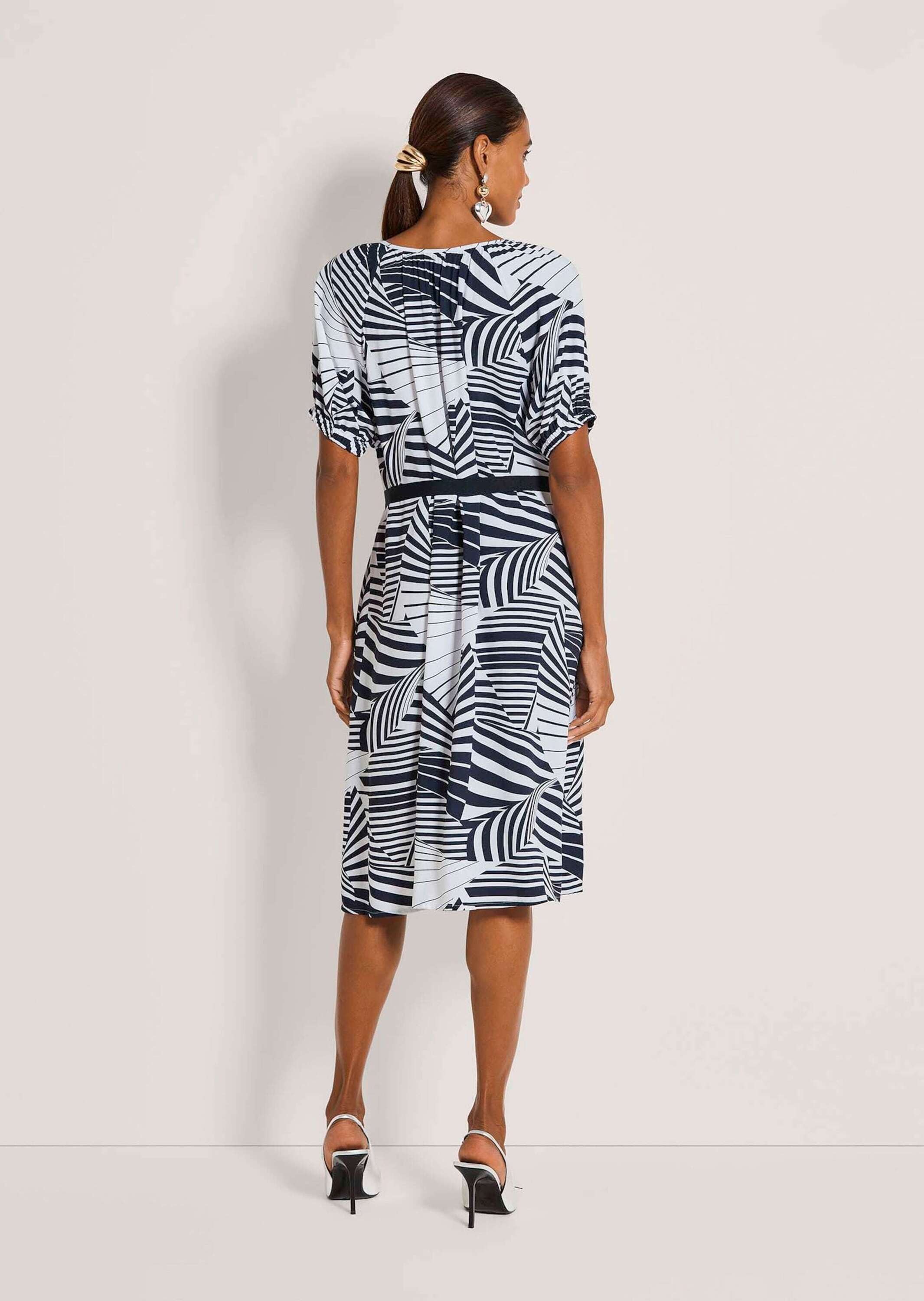 MADELEINE Midikleid »Sommerkleid Druckkleid mit grafischem Muster«