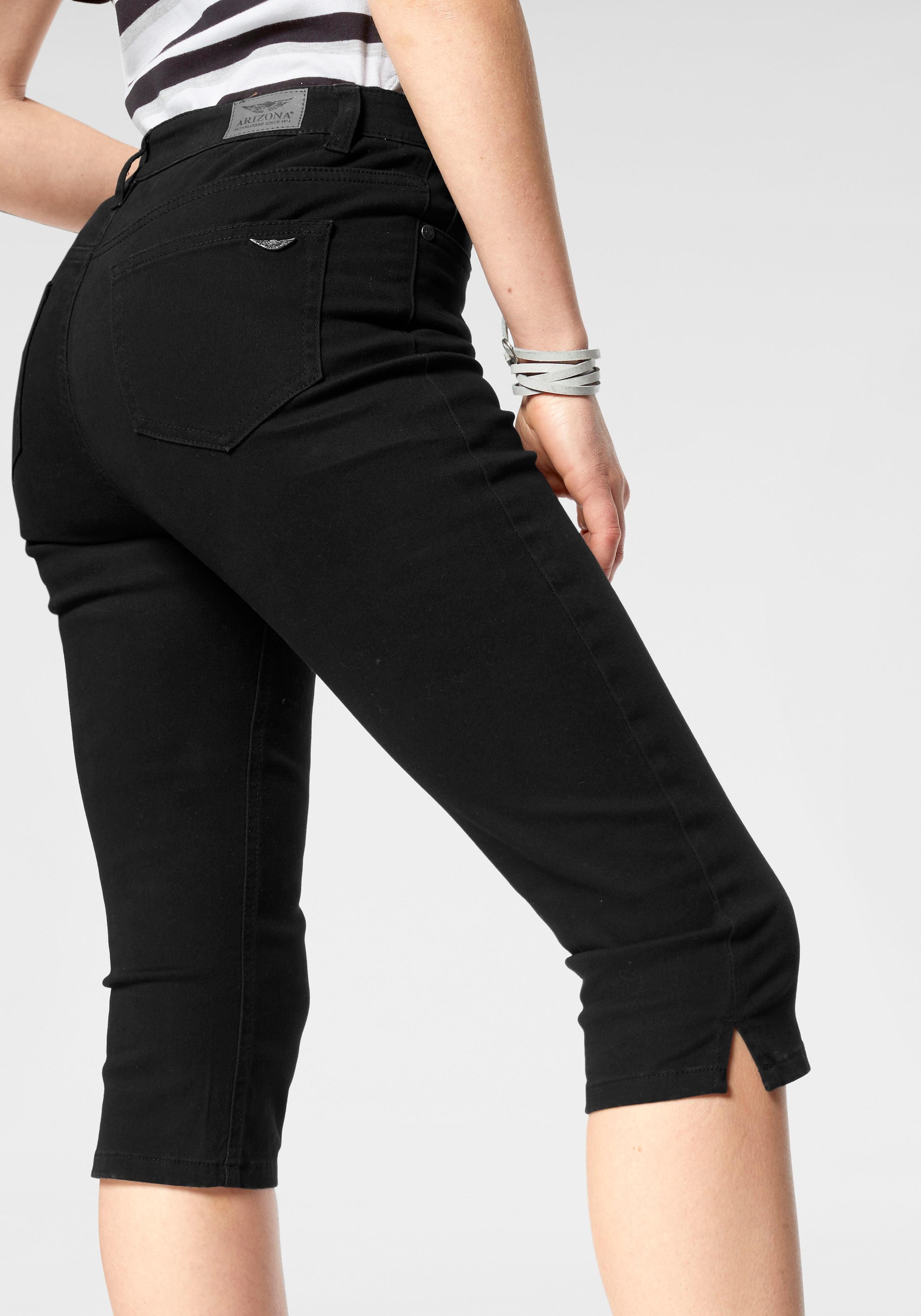 Arizona Caprijeans »mit Schlitz am Saum«, schmale Passform, mit stylischen Nieten, hohe Taille