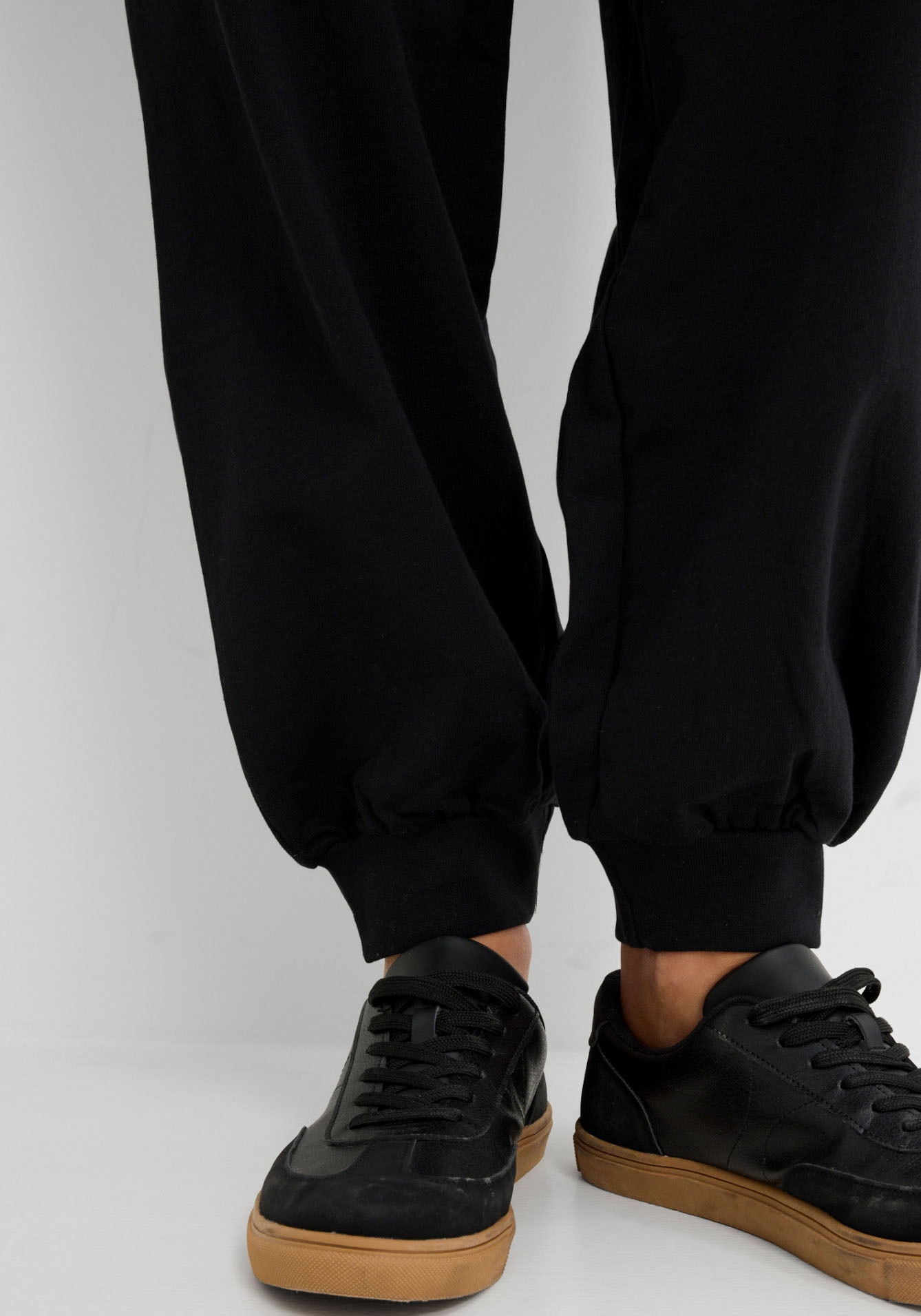 bonprix Jogginghose  aus Baumwolle und Polyester, lockere Passform, elastische Bündchen