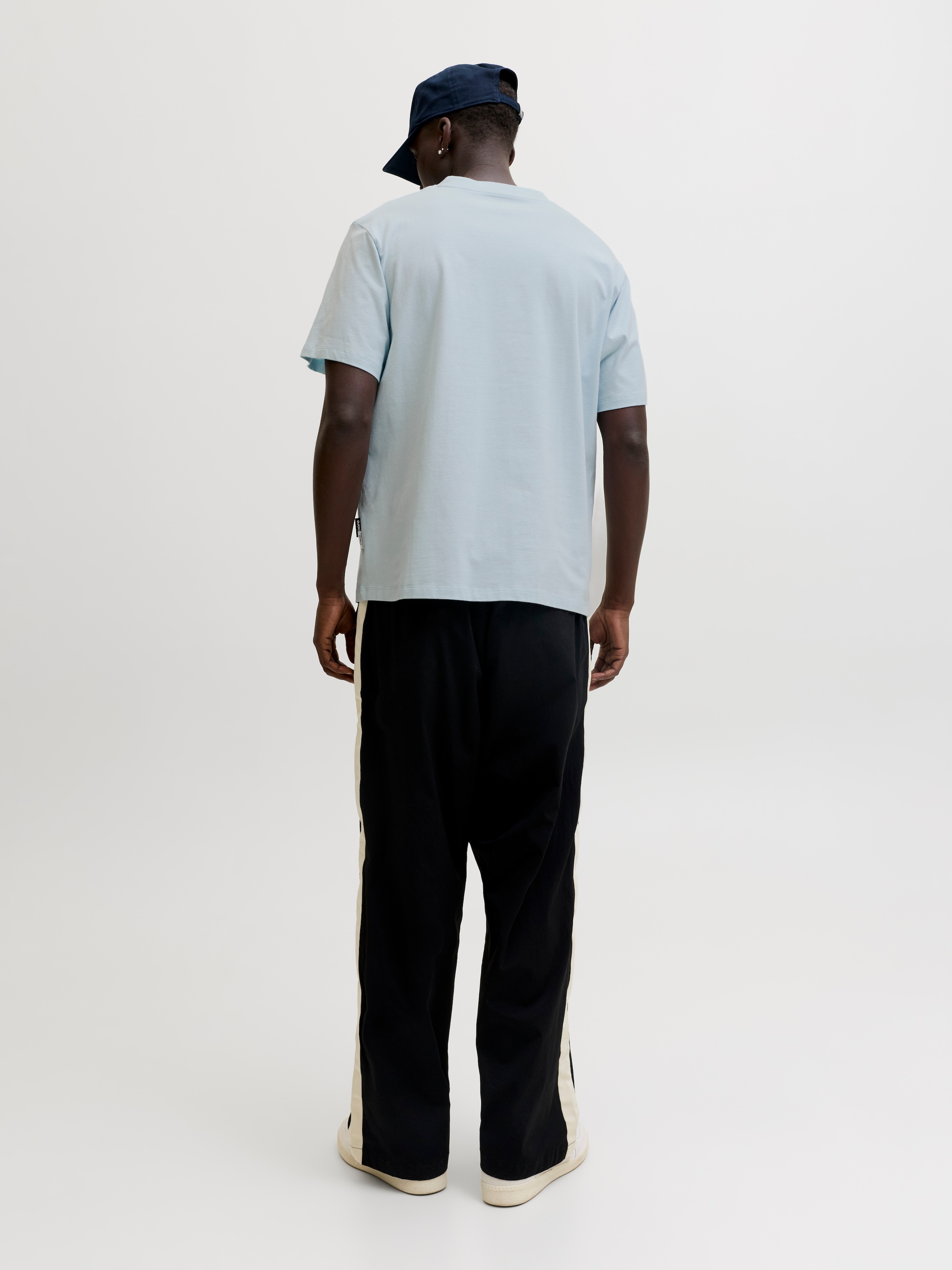Jack & Jones T-Shirt »JCOCLUB BADGE TEE SS CREW NECK LN« mit Stickerei