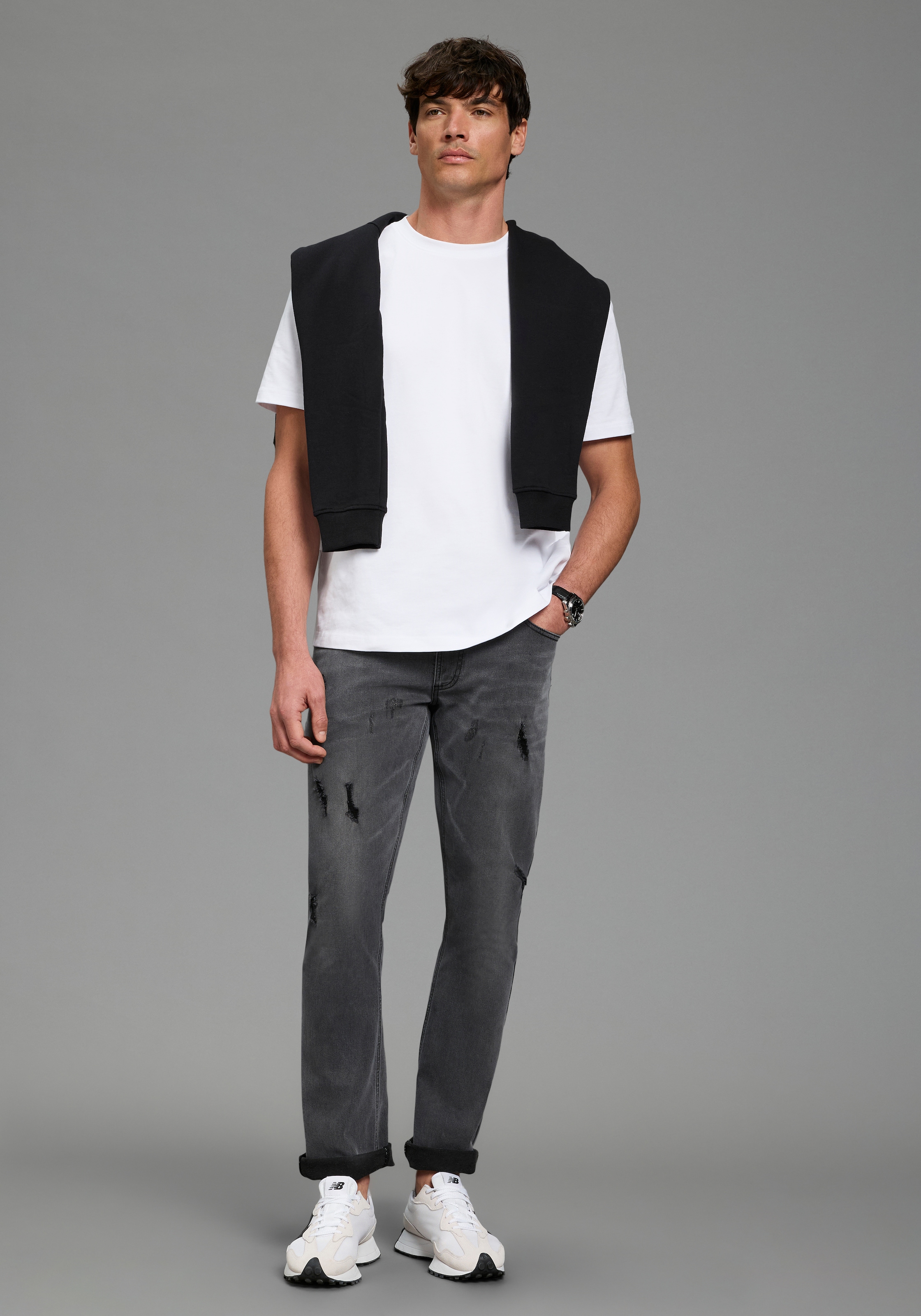 Bruno Banani Slim-fit-Jeans »Grady« schmale Beinweite, niedrige Leibhöhe, figurbetonte Silhouette